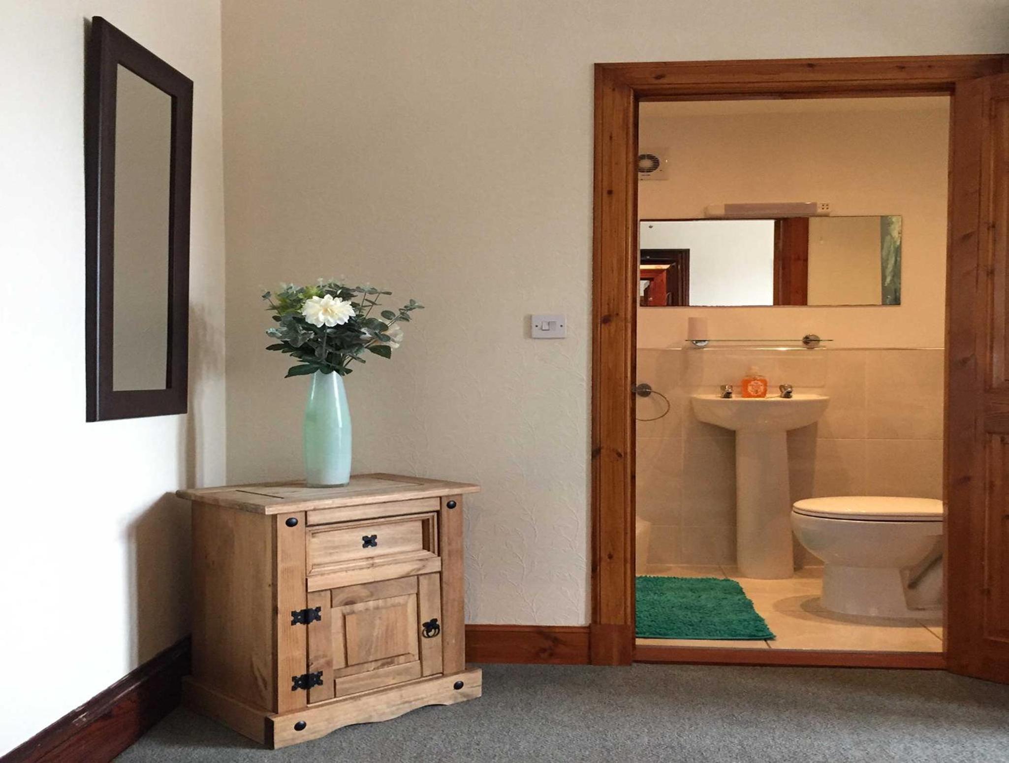 Deluxe Double Room with Shower photo 3
