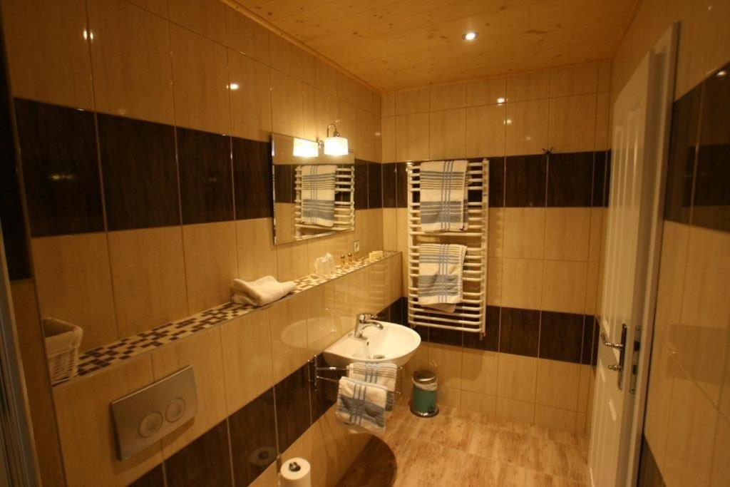 One-Bedroom Apartment with Terrace - Annex photo 3