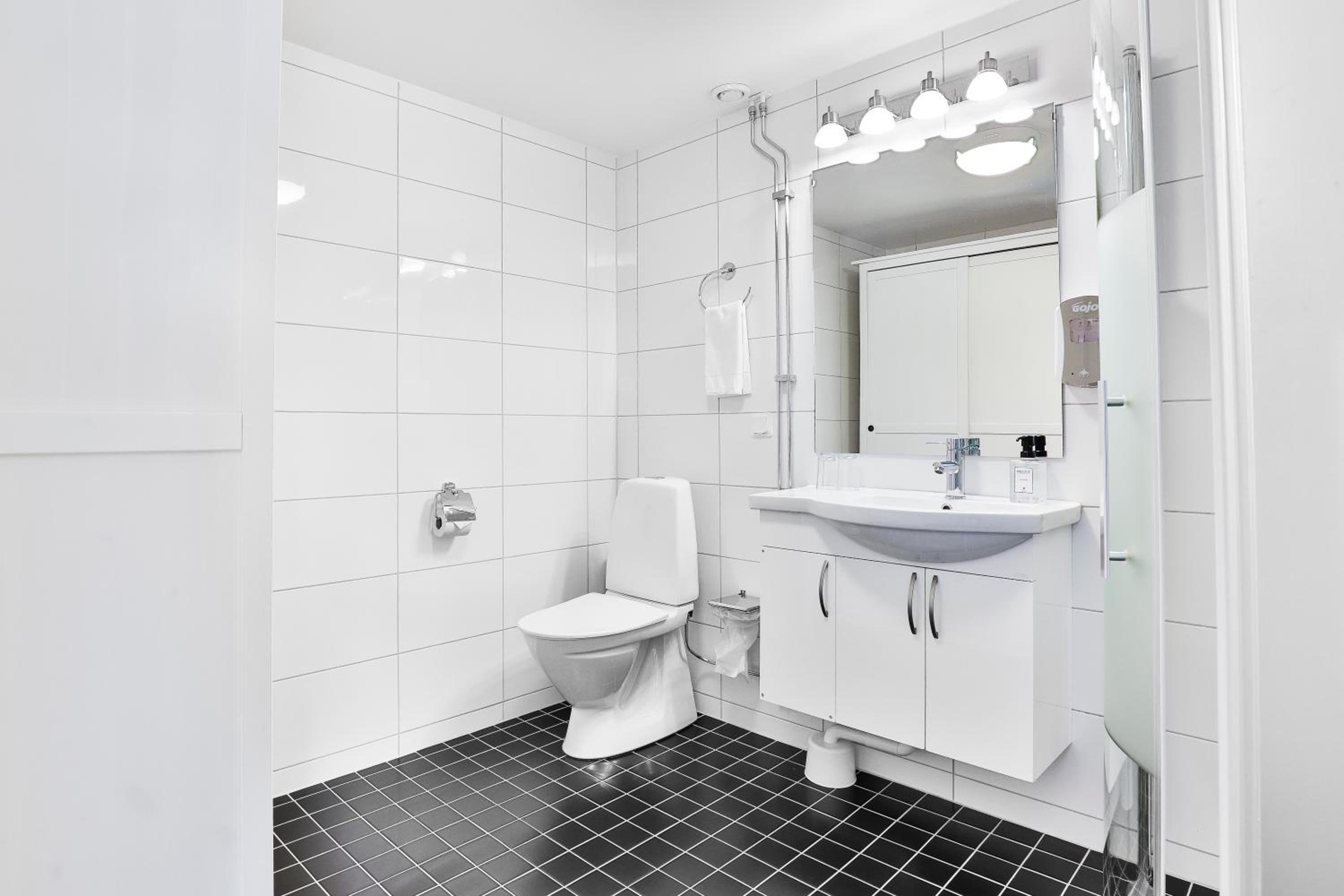 Standard Twin Room - Photo 13