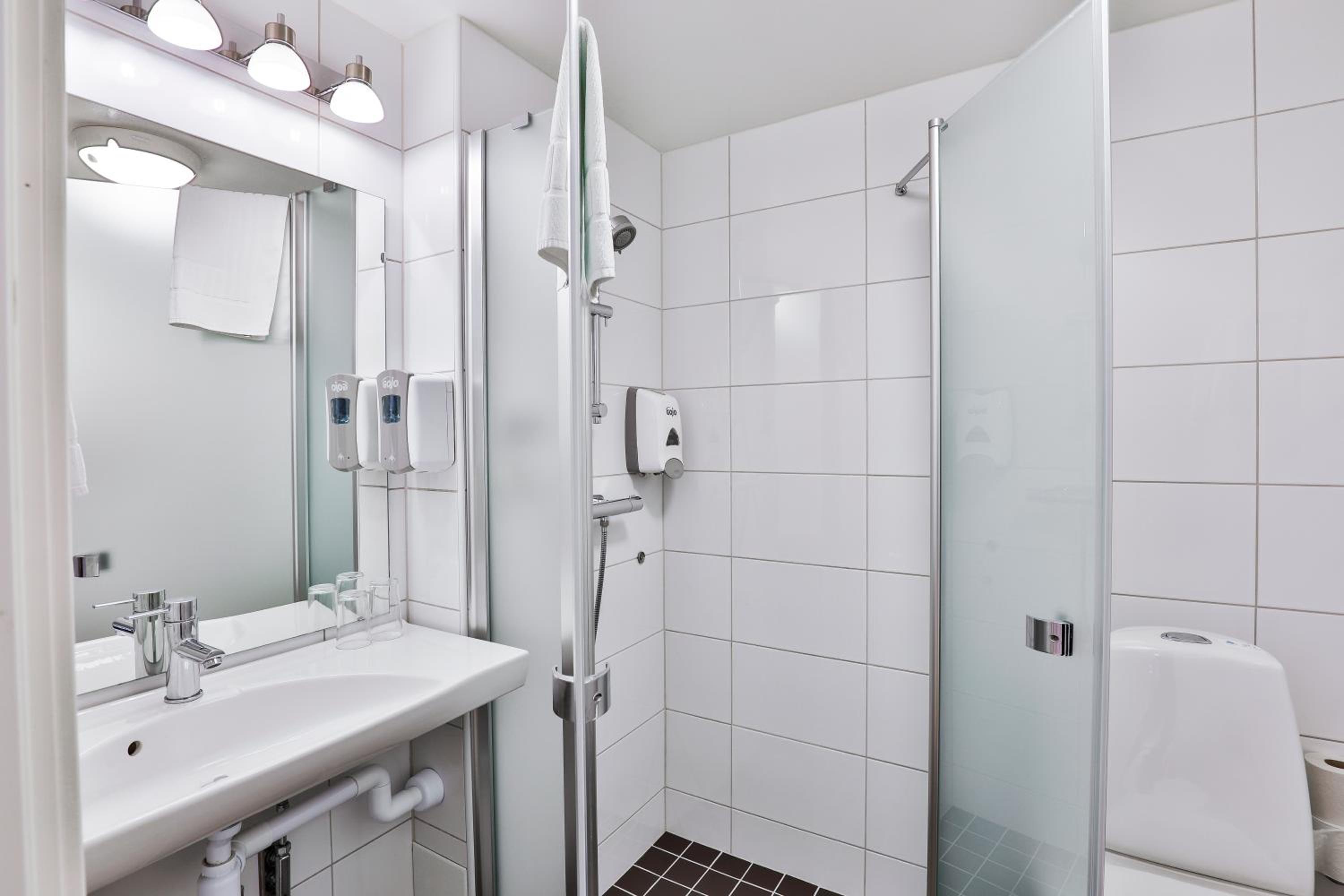 Standard Double Room - Photo 9