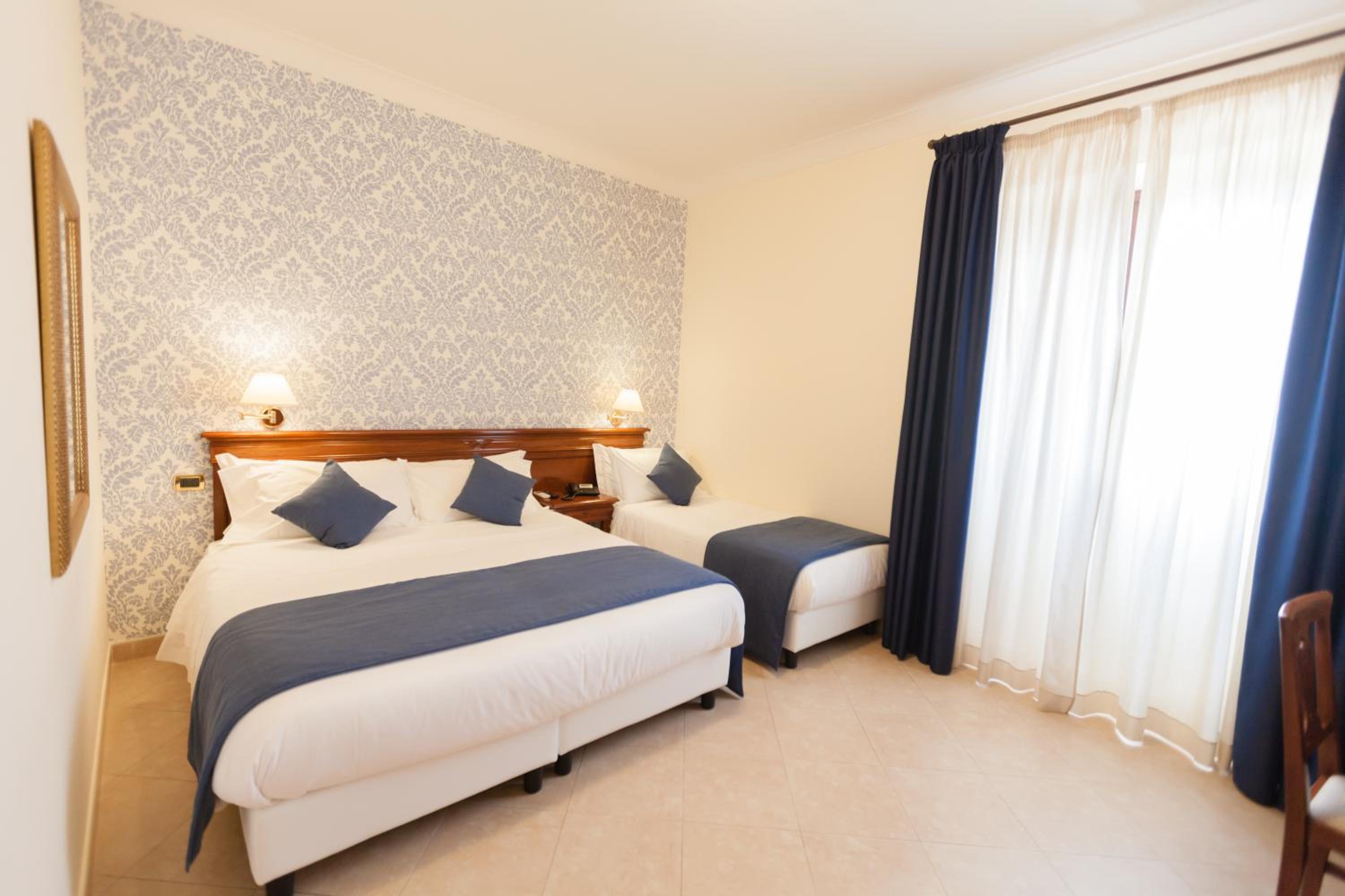 Classic Triple Room - Photo 1