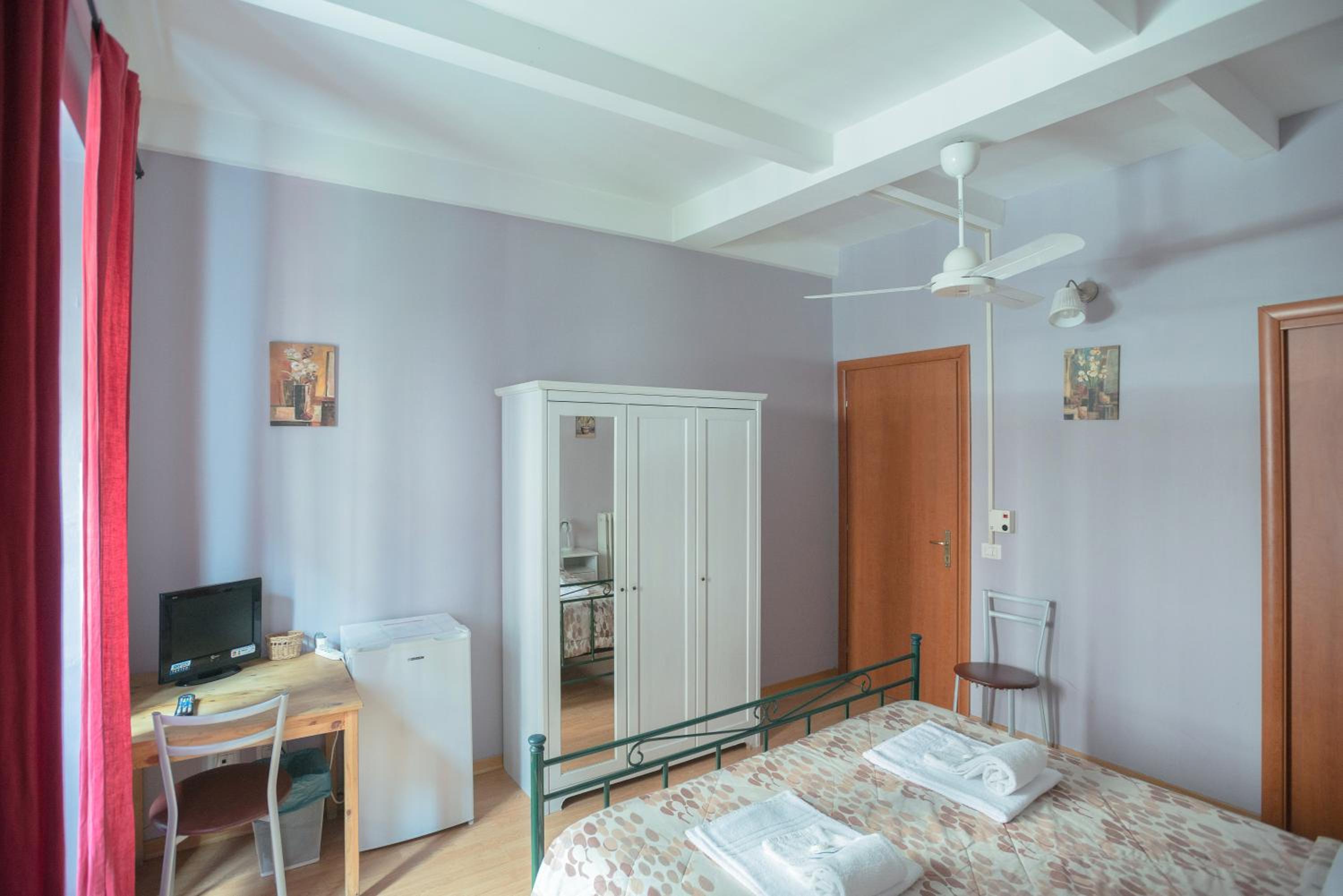 Double or Twin Room with Private Internal Bathroom photo 1