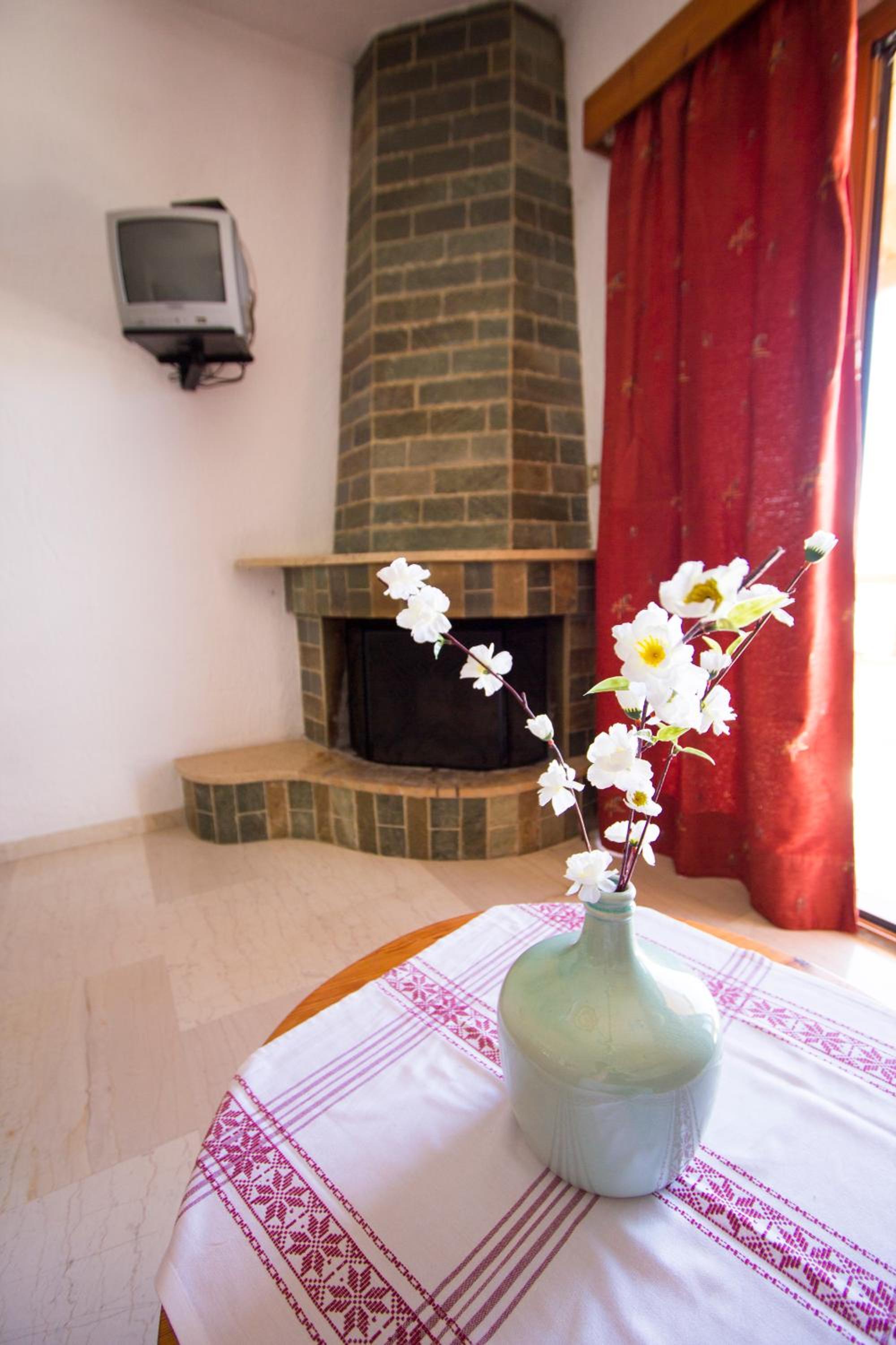 One-Bedroom Apartment - Photo 1