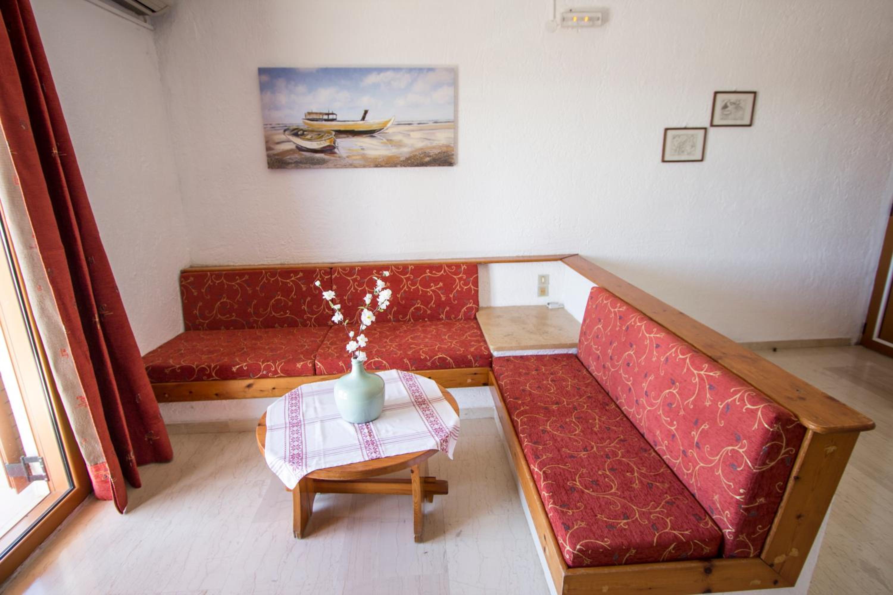 One-Bedroom Apartment - Photo 5