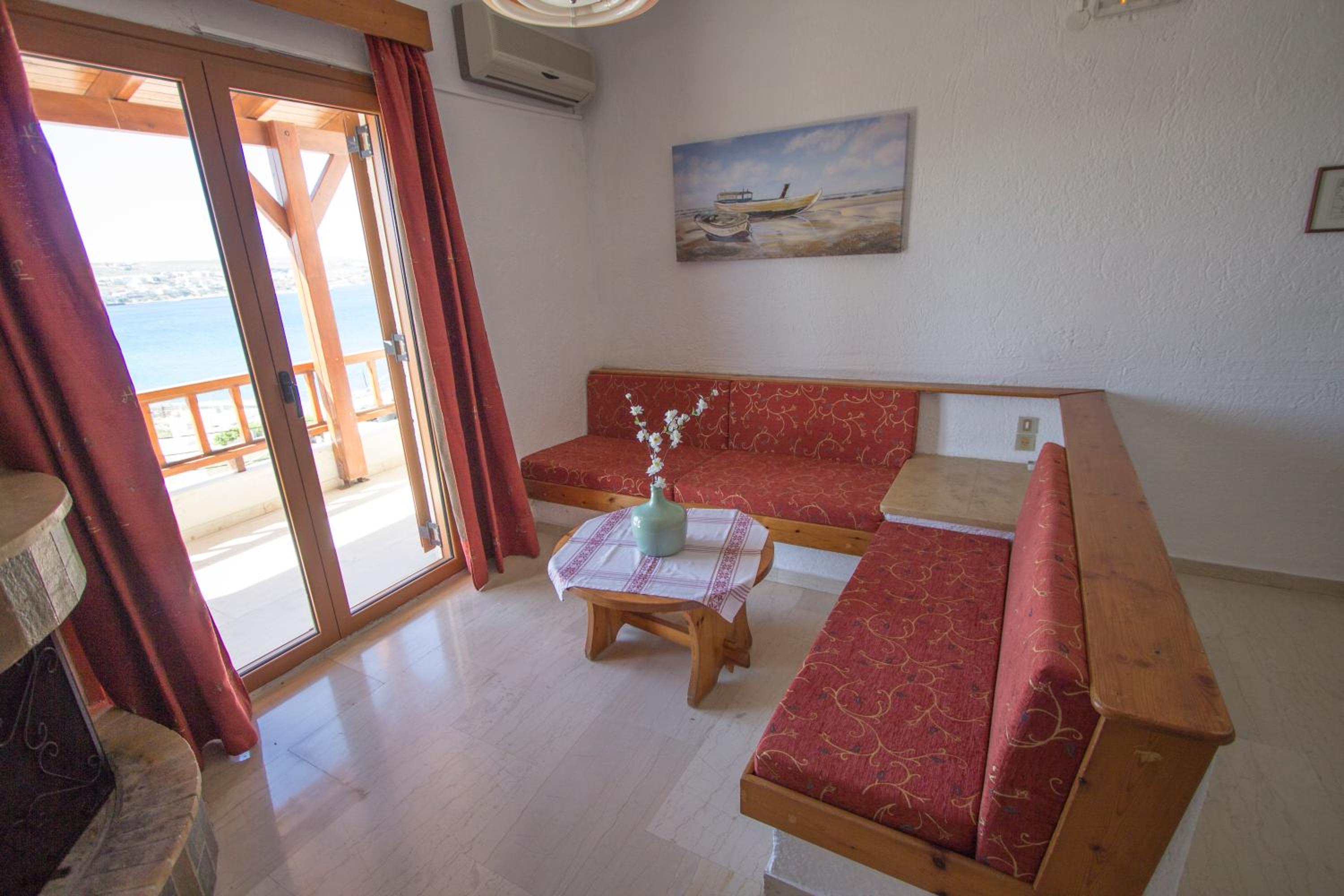 One-Bedroom Apartment - Photo 4