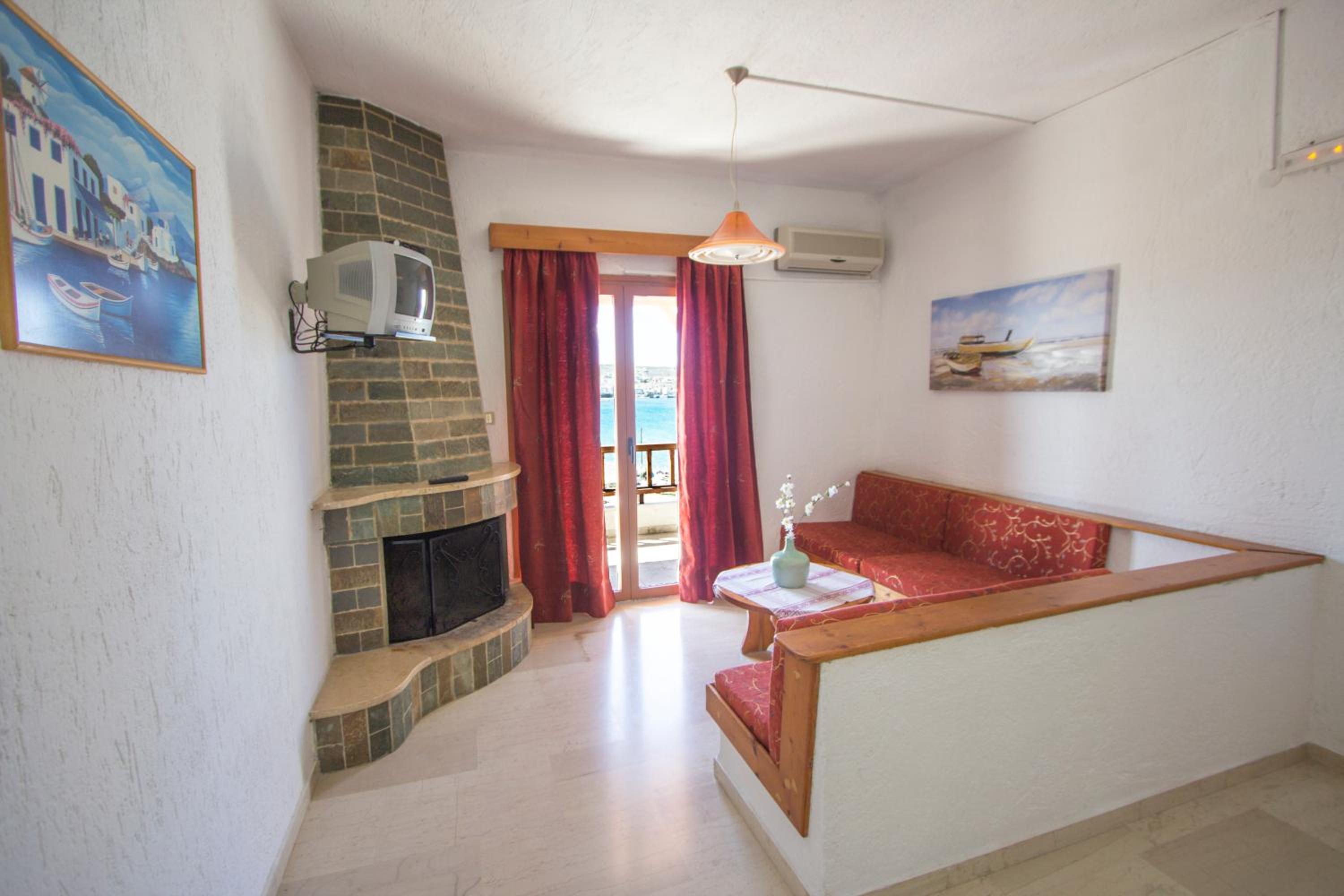 One-Bedroom Apartment - Photo 3