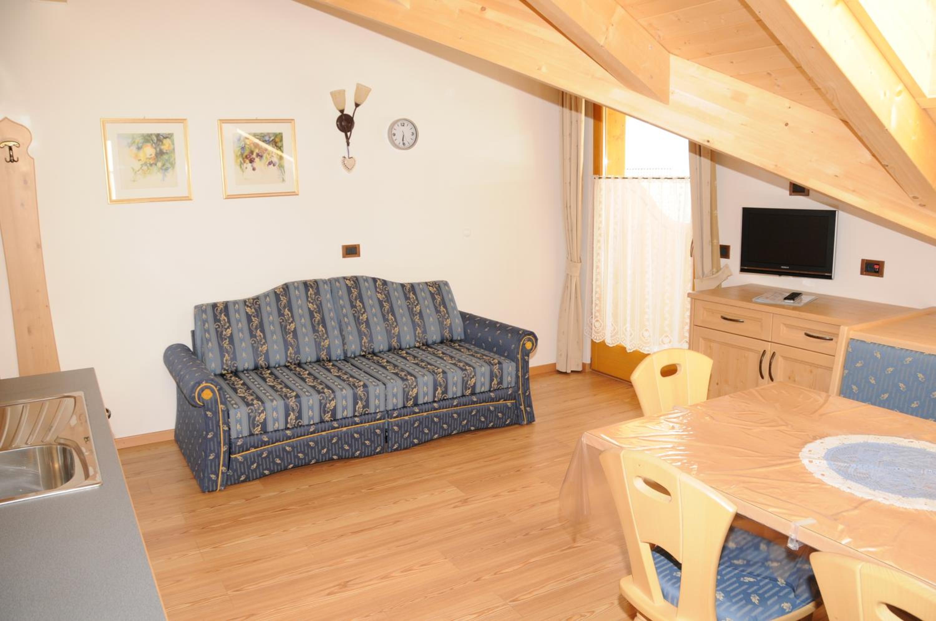 Two-Bedroom Apartment with Balcony (5 Adults)