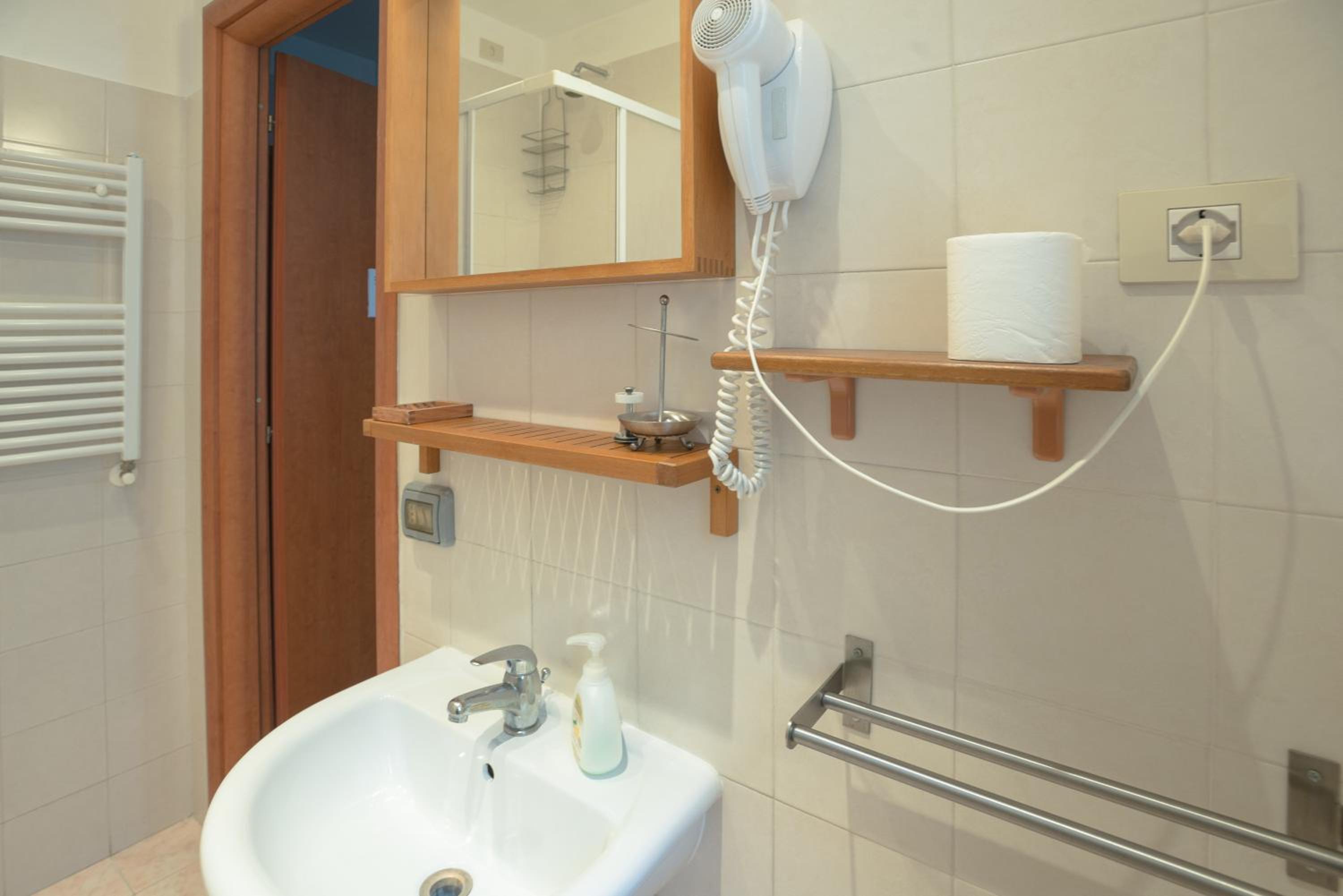 Double or Twin Room with Private Internal Bathroom photo 2