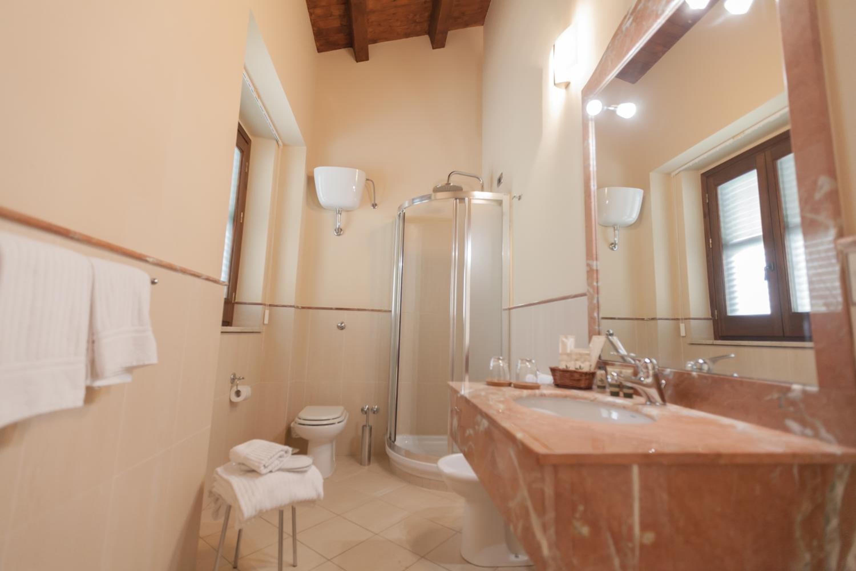 Suite with Hot Tub - Photo 7