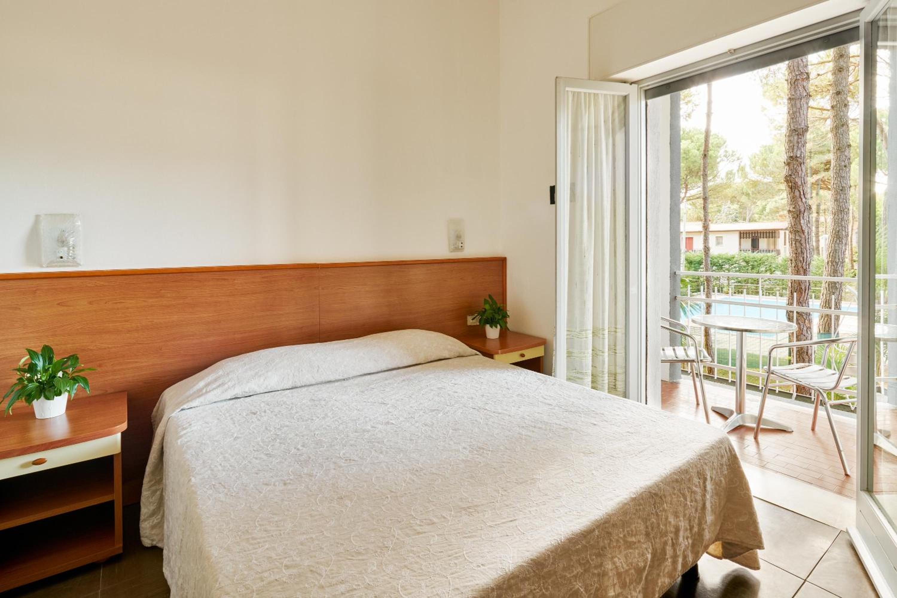 Standard Double Room - Photo 3