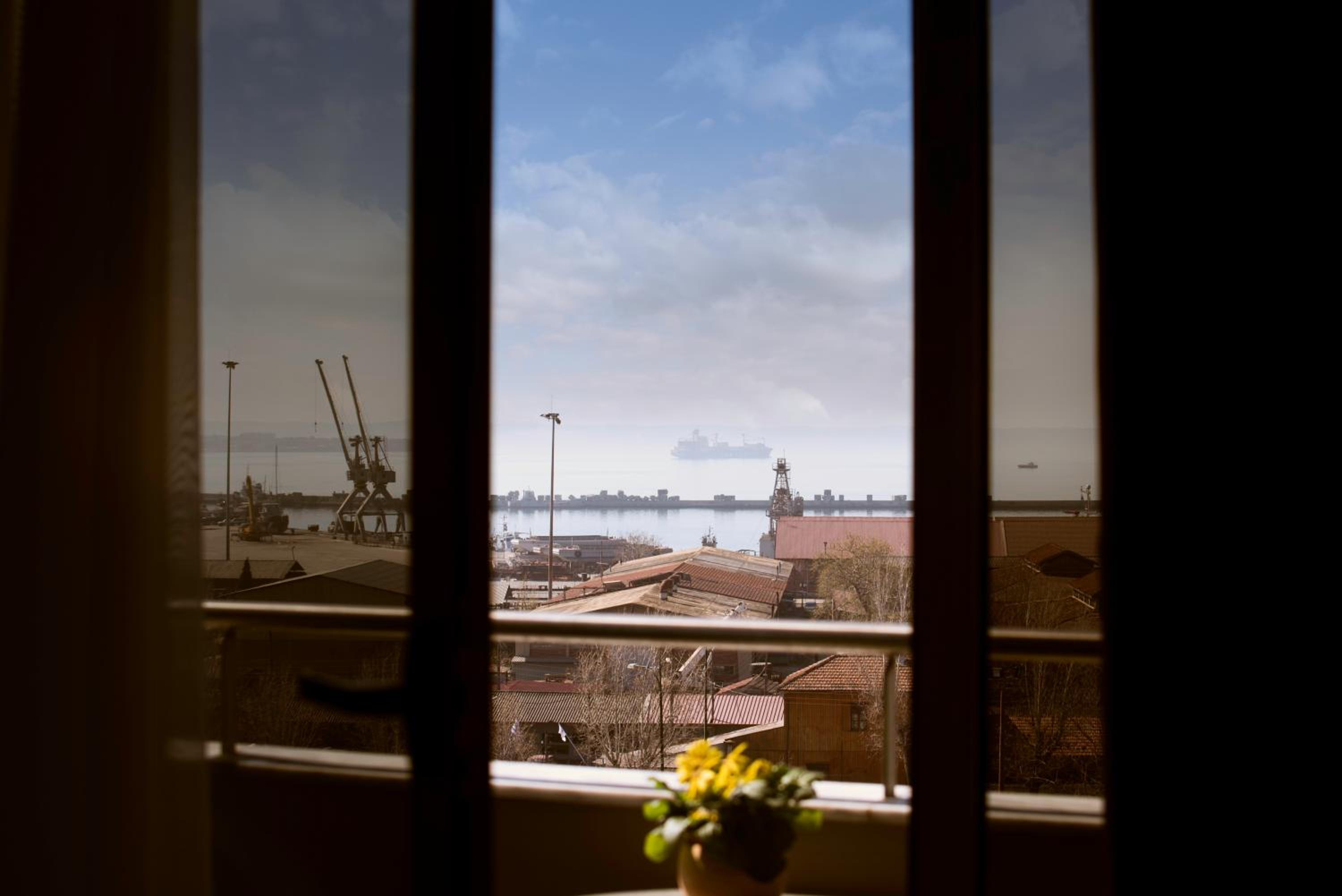 Deluxe Triple Room with Sea View - Photo 4