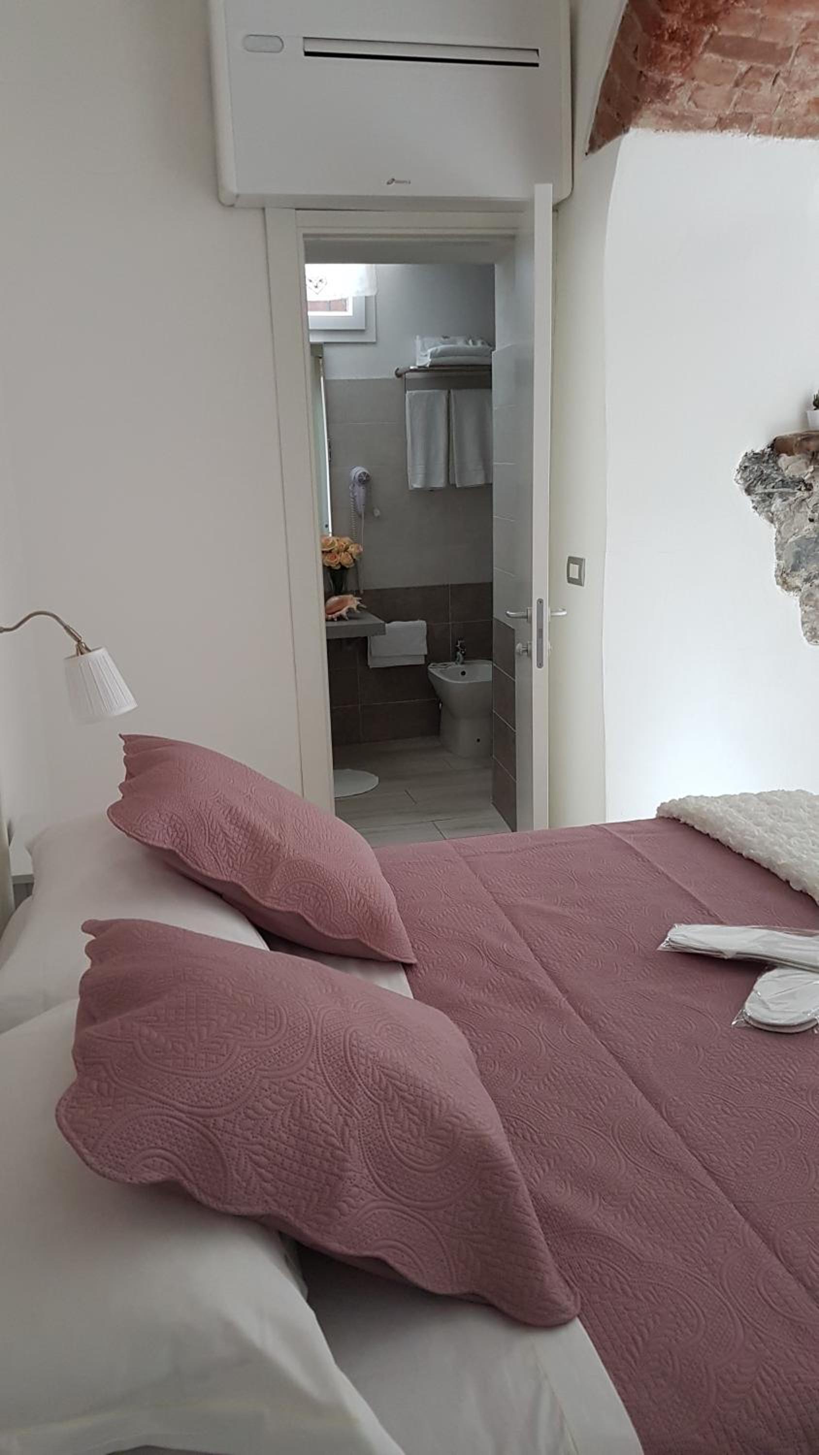 Deluxe Double Room  - Photo 36