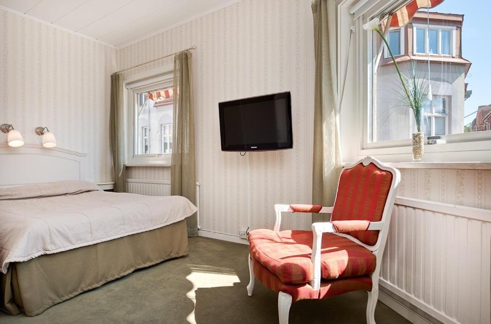 Large Double or Twin Room photo 2