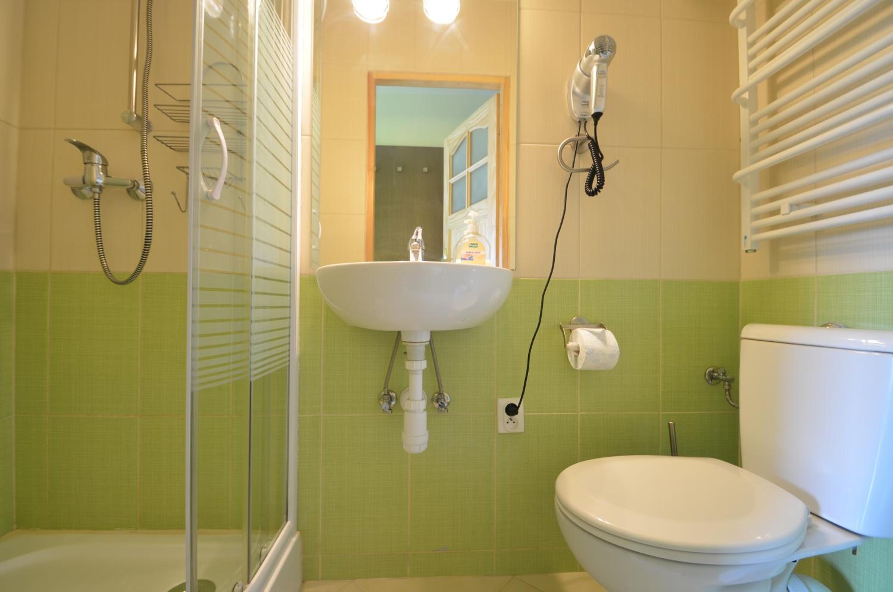 Triple Room with Private Bathroom - Photo 4