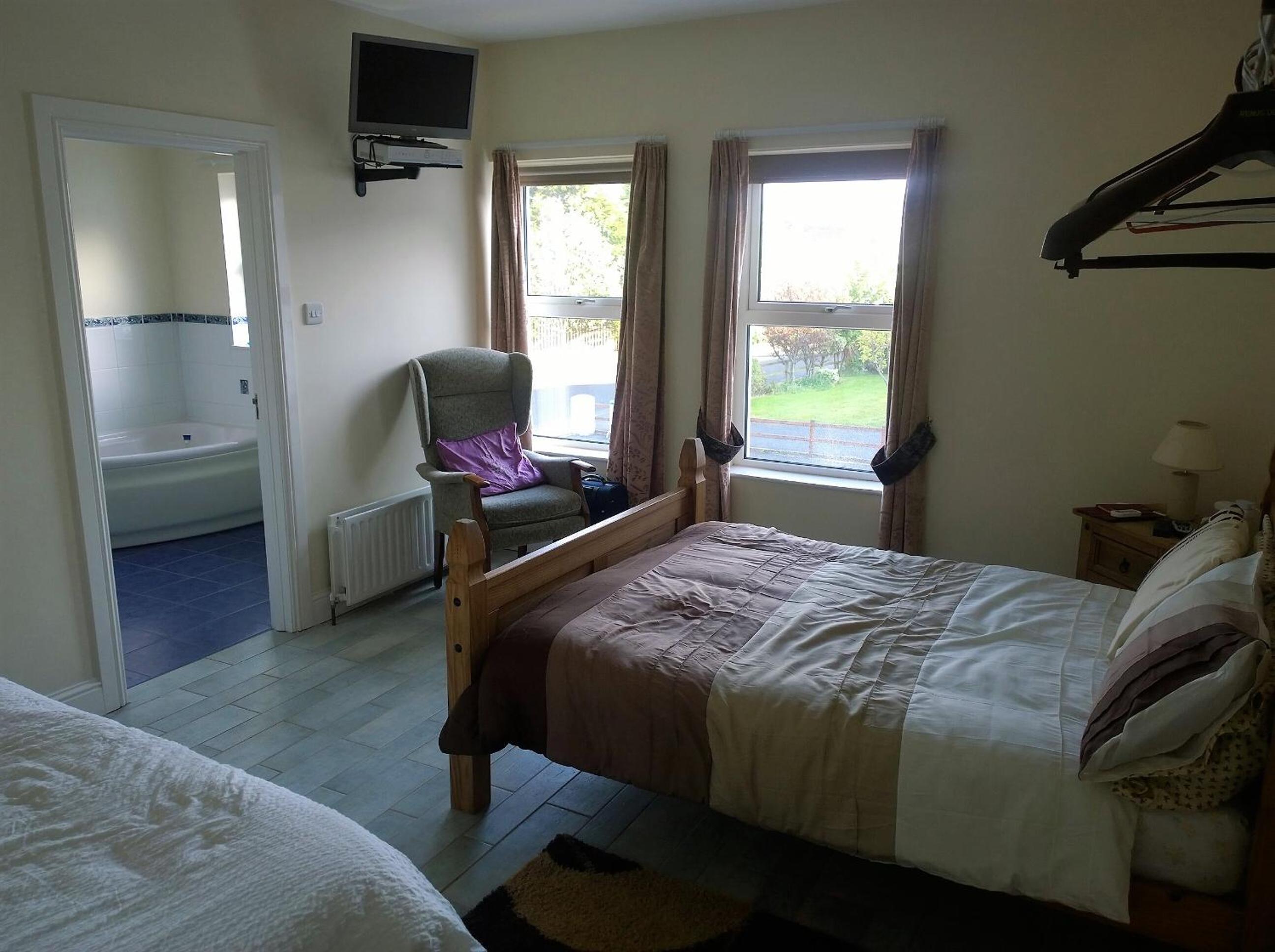 Standard Twin Room with Mountain View photo 1