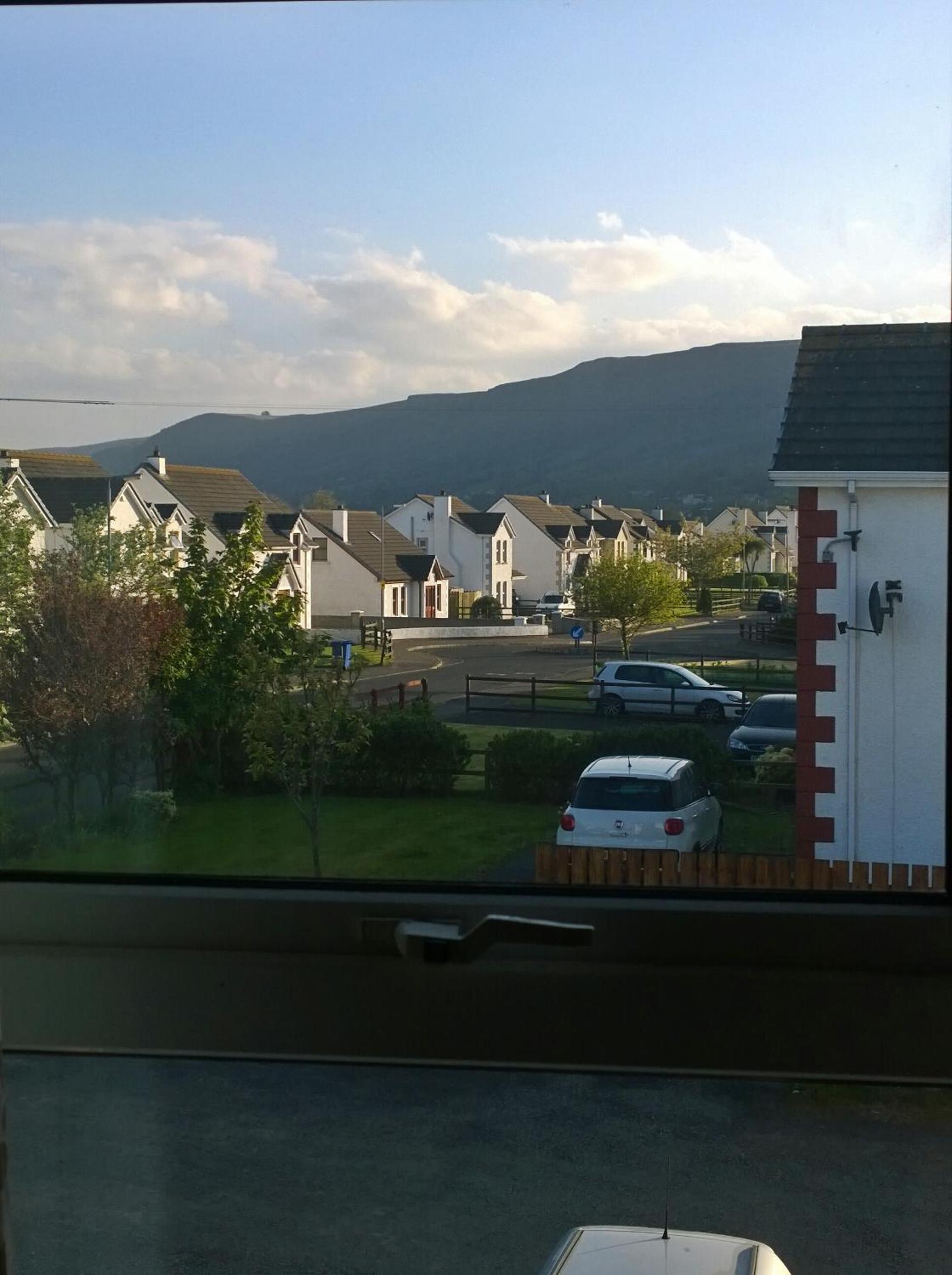 Standard Twin Room with Mountain View photo 3