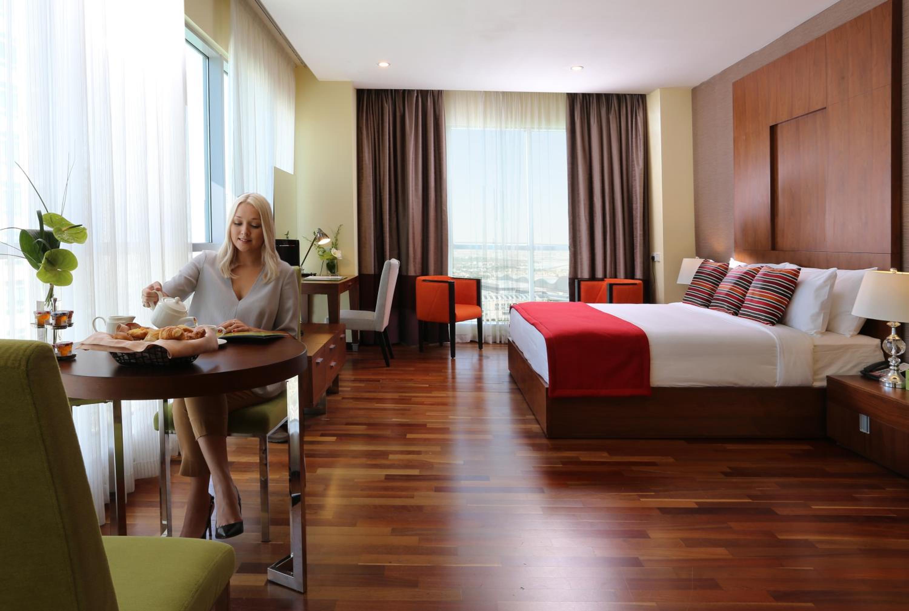 Premium King Studio, Burj Khalifa/Fountain View, Non-Smoking, Complimentary Transfer to Kite Beach, Dubai Mall and Metro Station - Photo 5