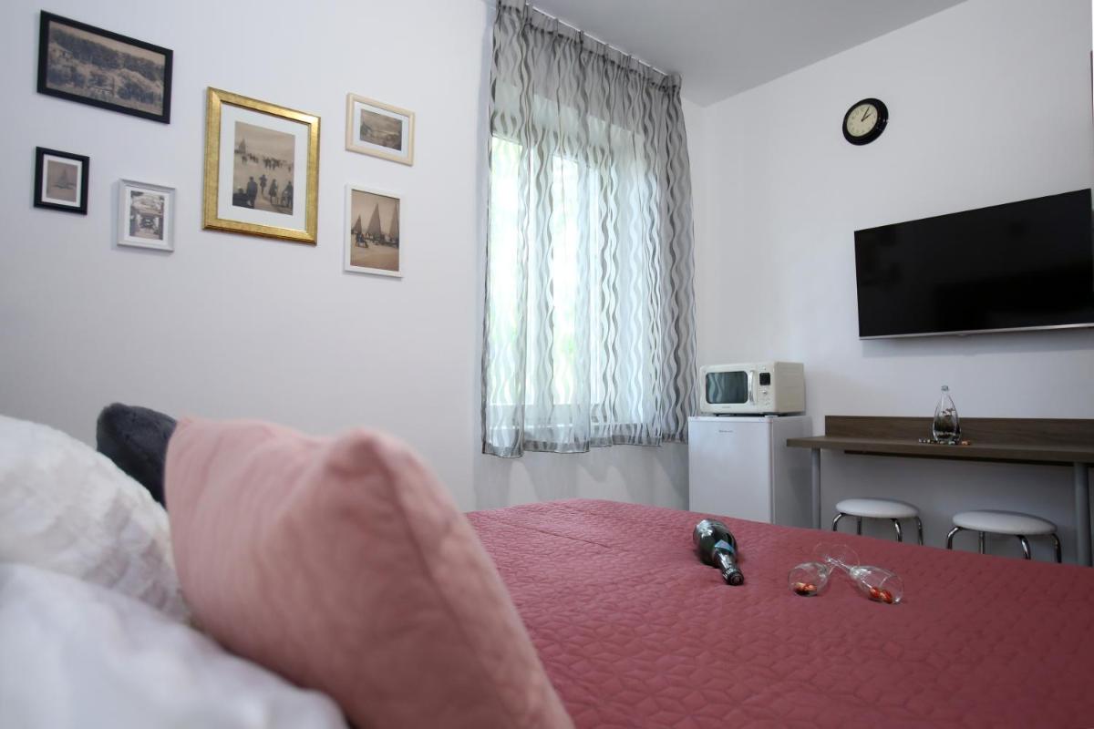 Studio Apartment photo 2