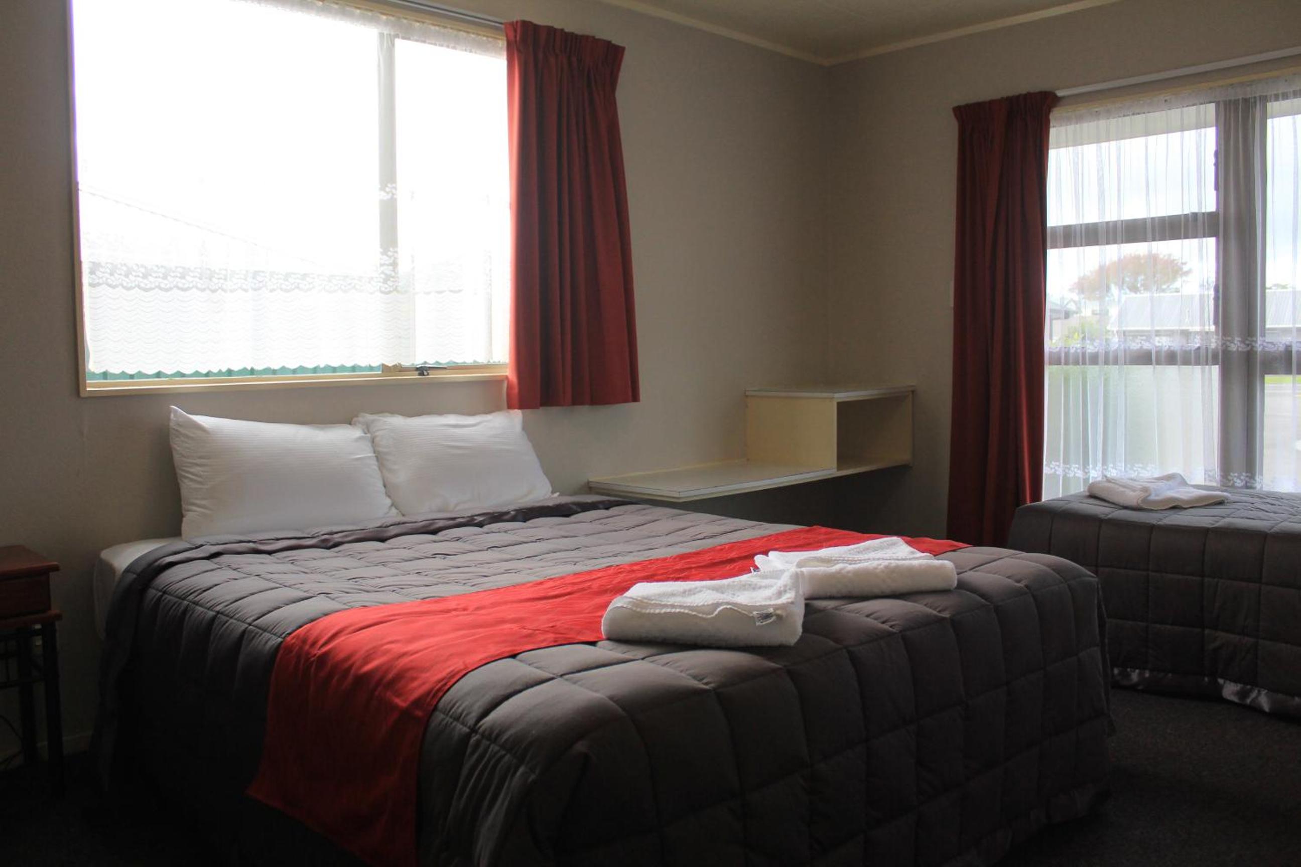 One-Bedroom Apartment - Photo 1