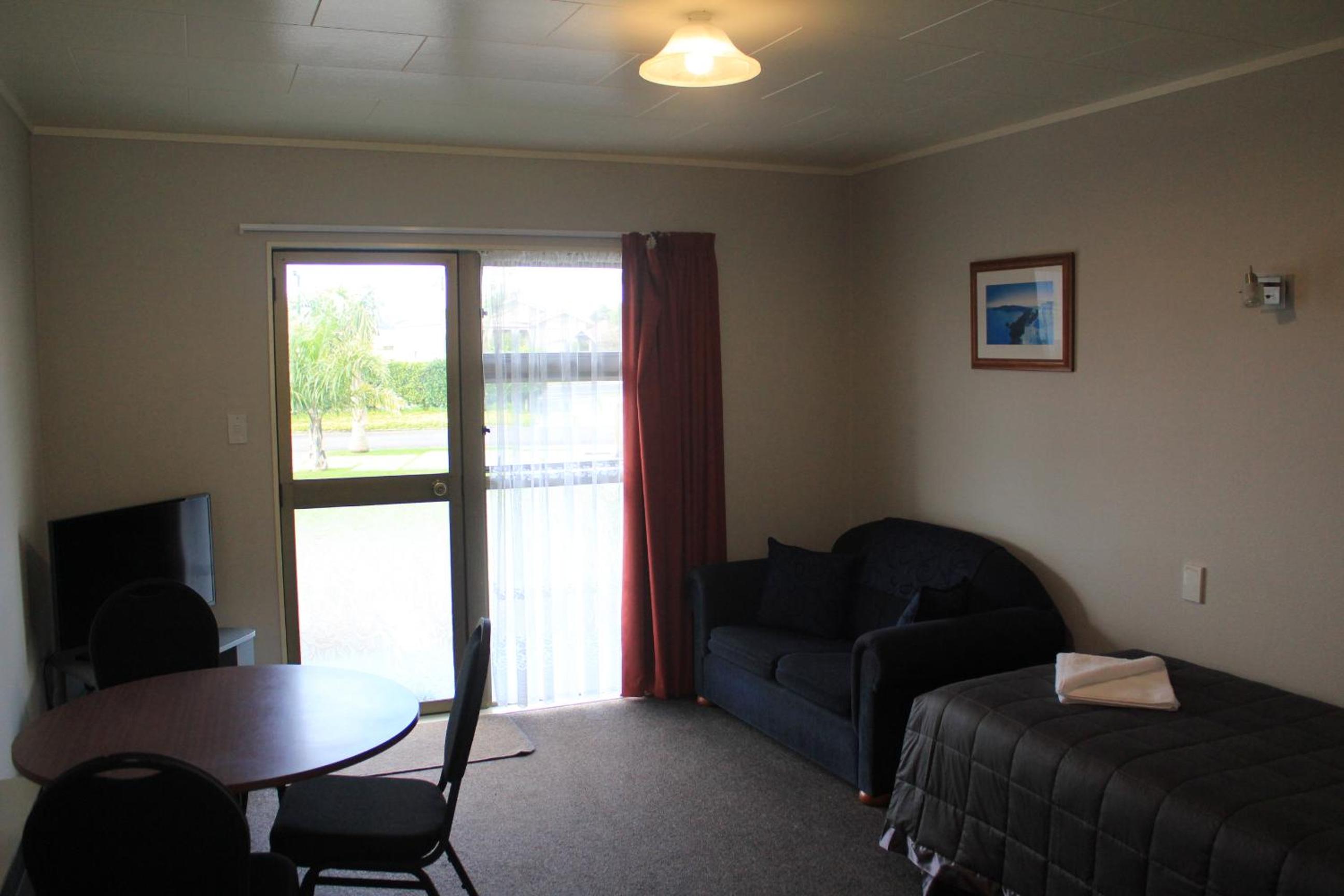 One-Bedroom Apartment - Photo 6