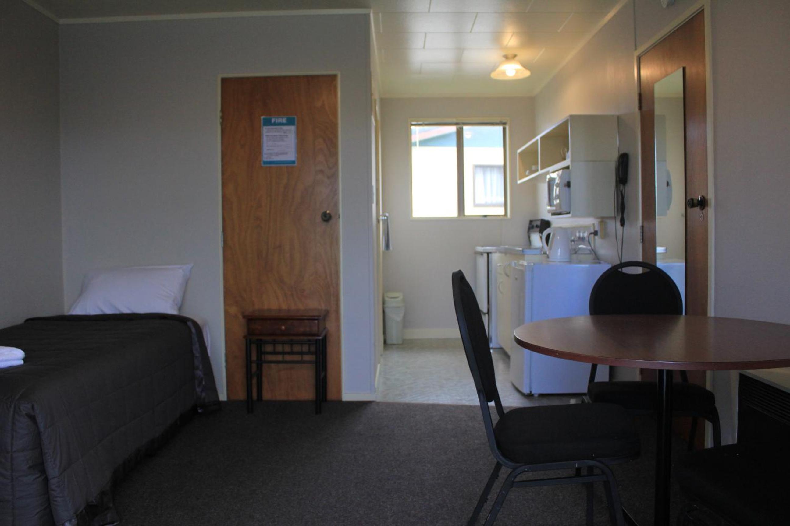 One-Bedroom Apartment - Photo 2