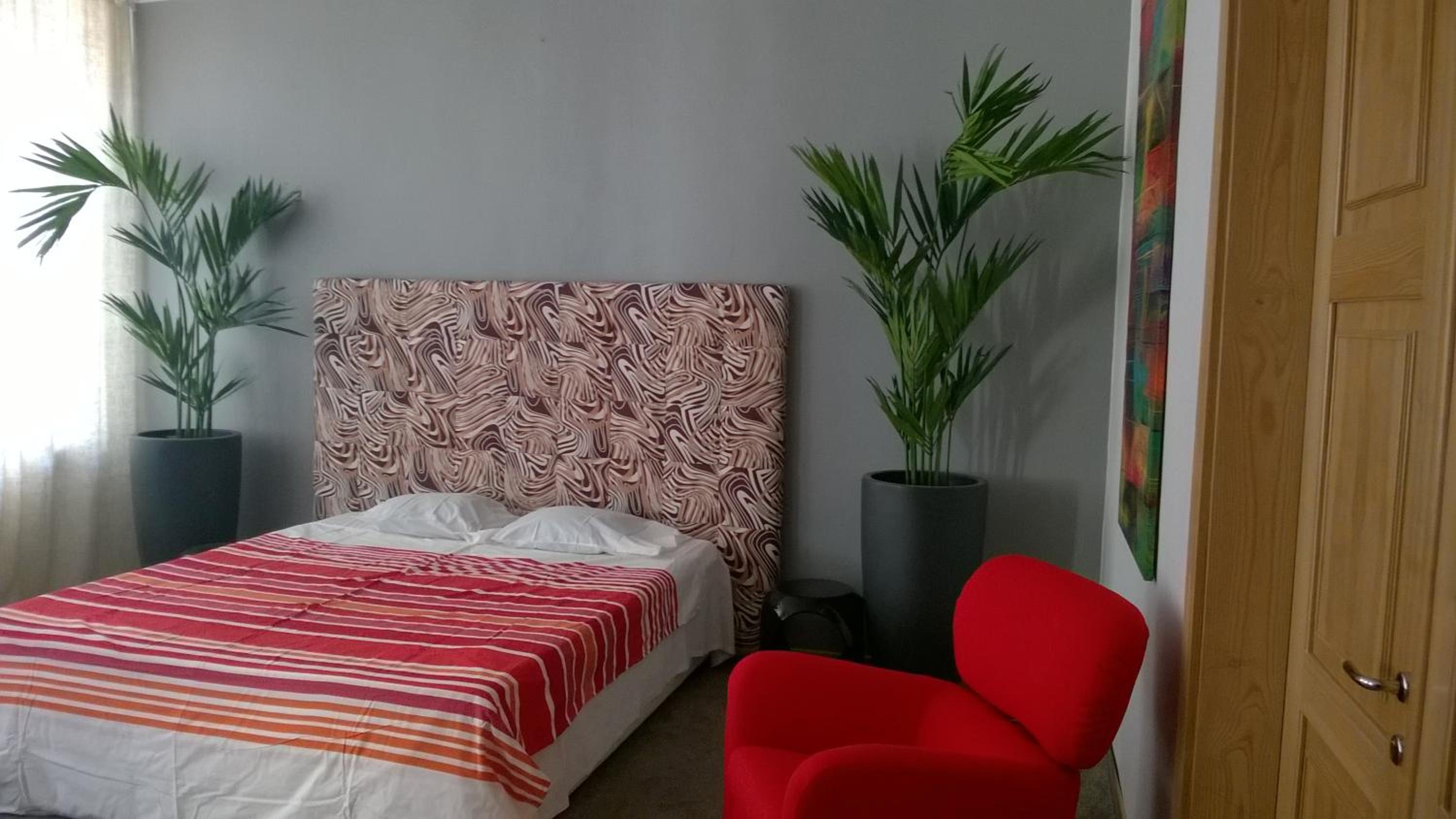 Three-Bedroom Apartment - Photo 25