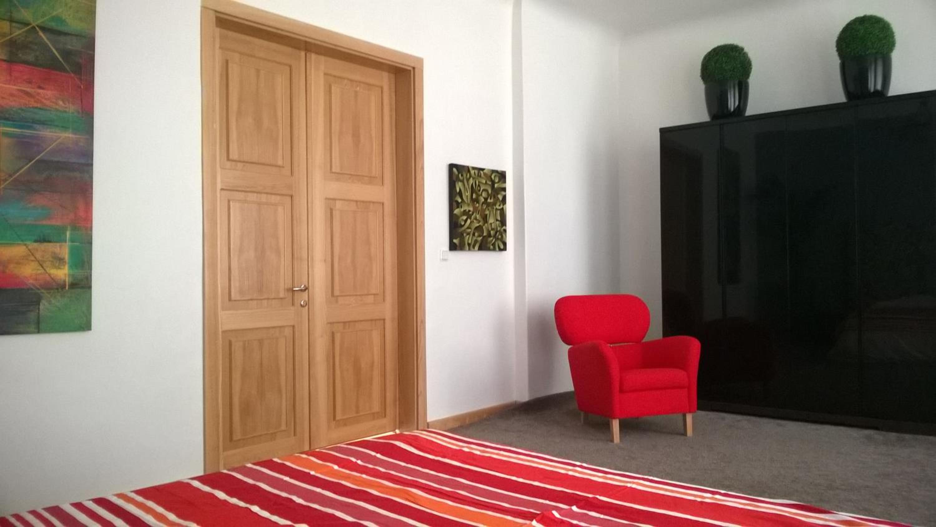 Three-Bedroom Apartment - Photo 26