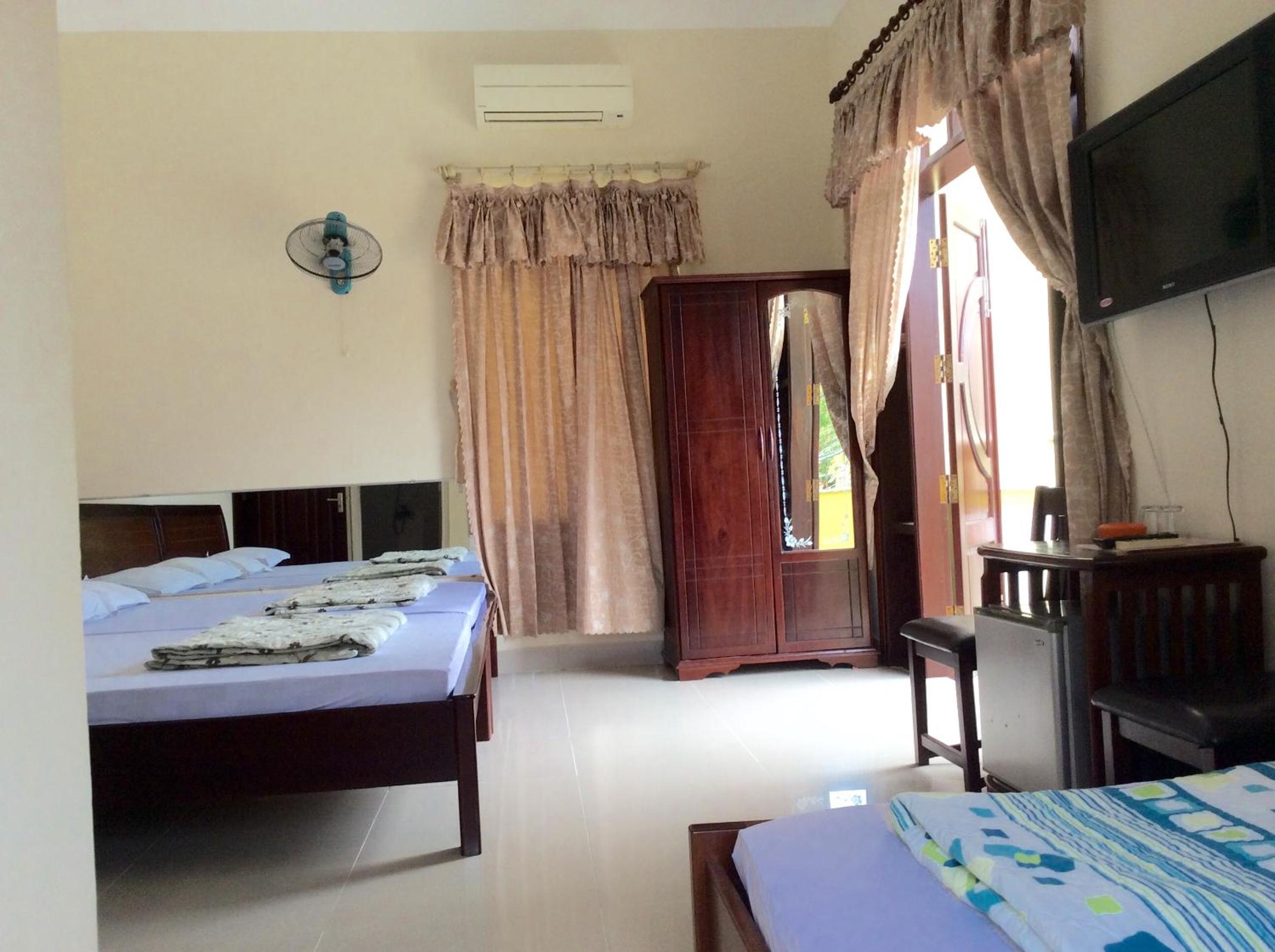 Family Room with Balcony - Photo 2