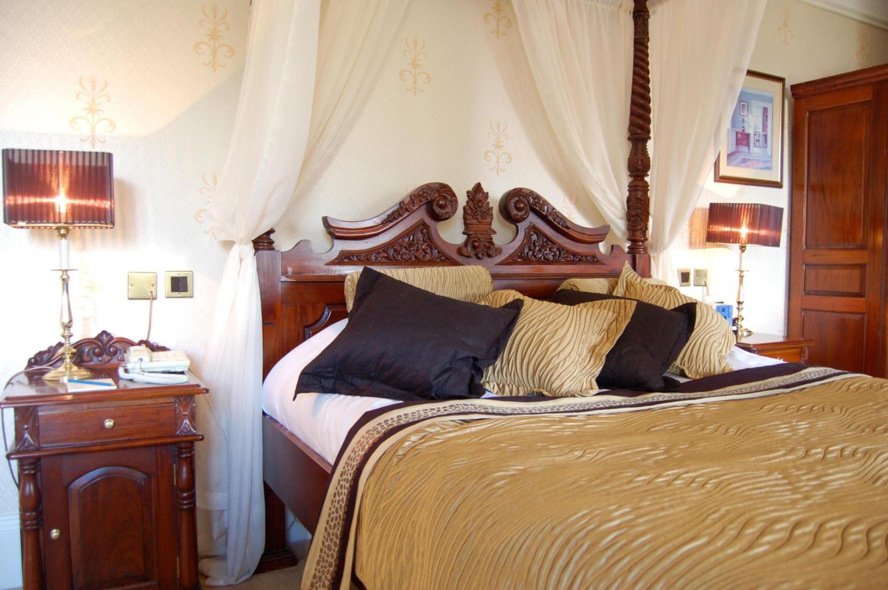Double Room with Four Poster Bed photo 2
