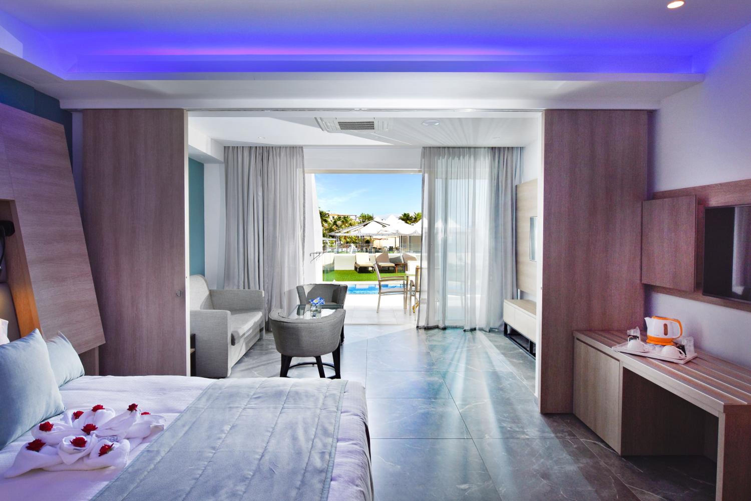 Grand Suite con Vista Mare Laterale, Piscina Privata e Vasca Idromassaggio