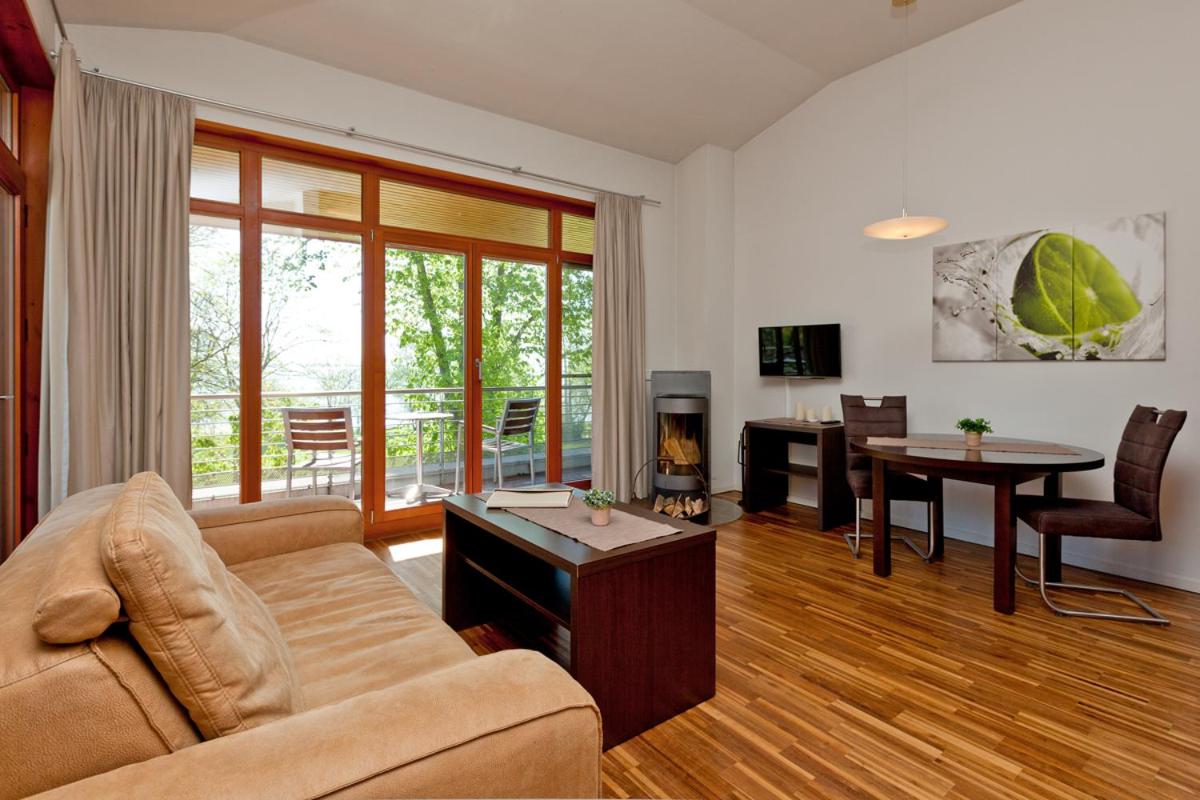 One-Bedroom Apartment with Lake View