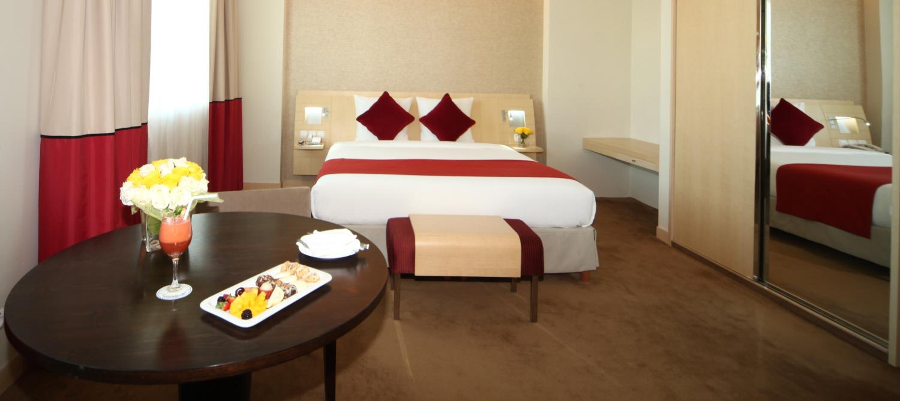 Junior Queen Suite