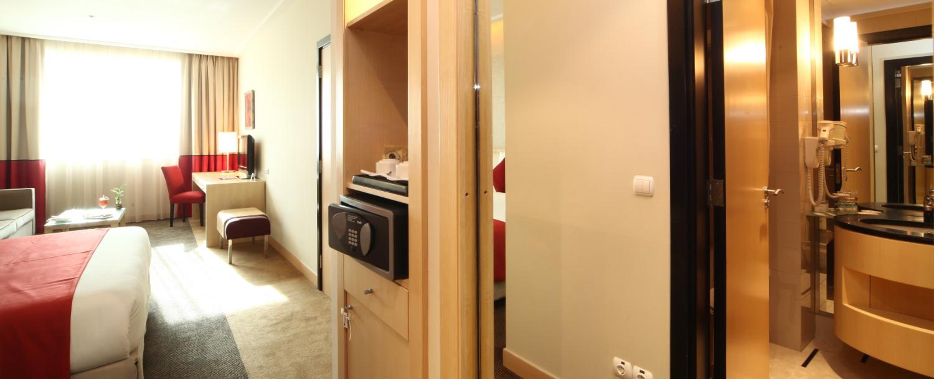 Superior Suite with 1 Double Bed ,Living Room, and Sofa