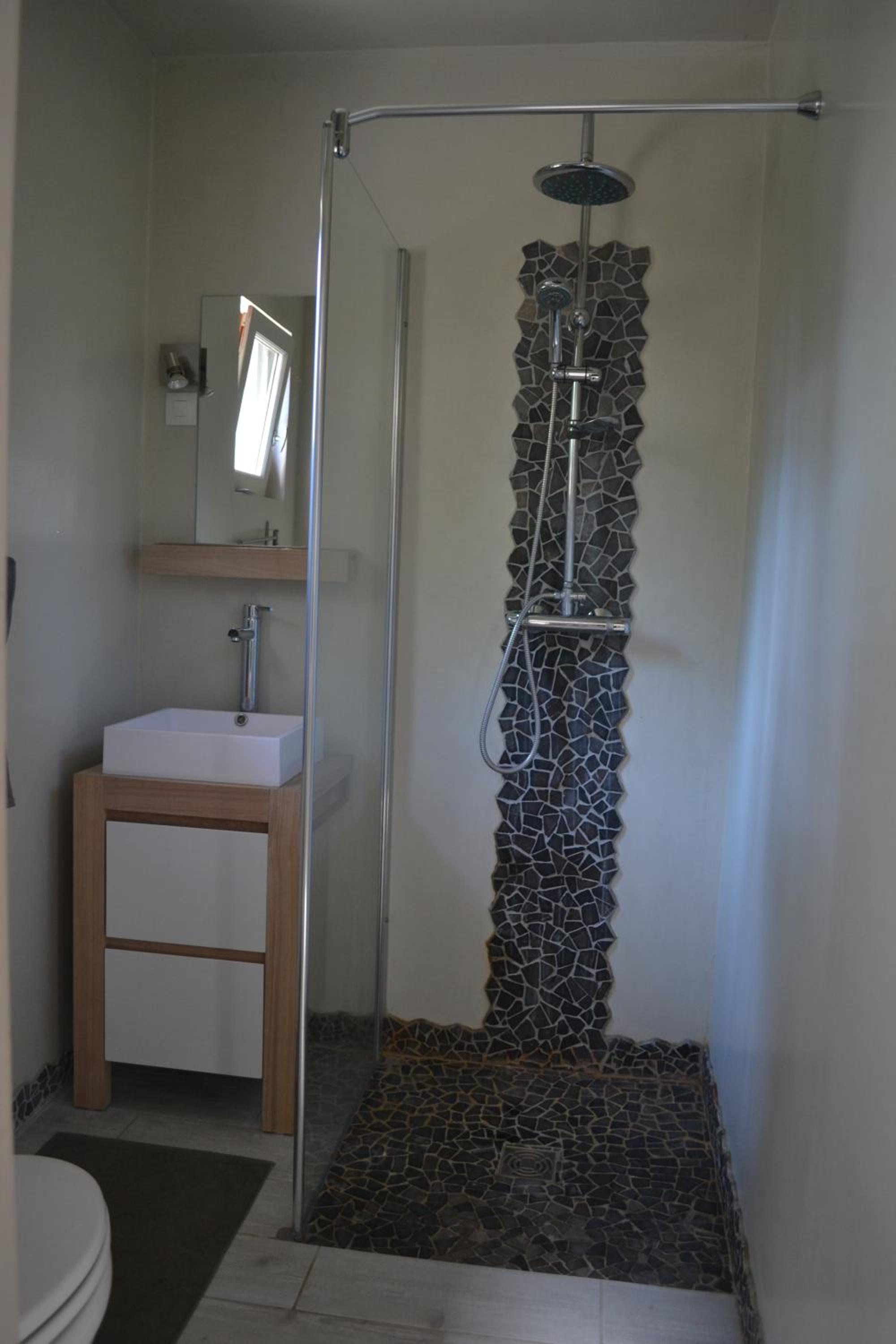 Double Room with Private Bathroom - Photo 8