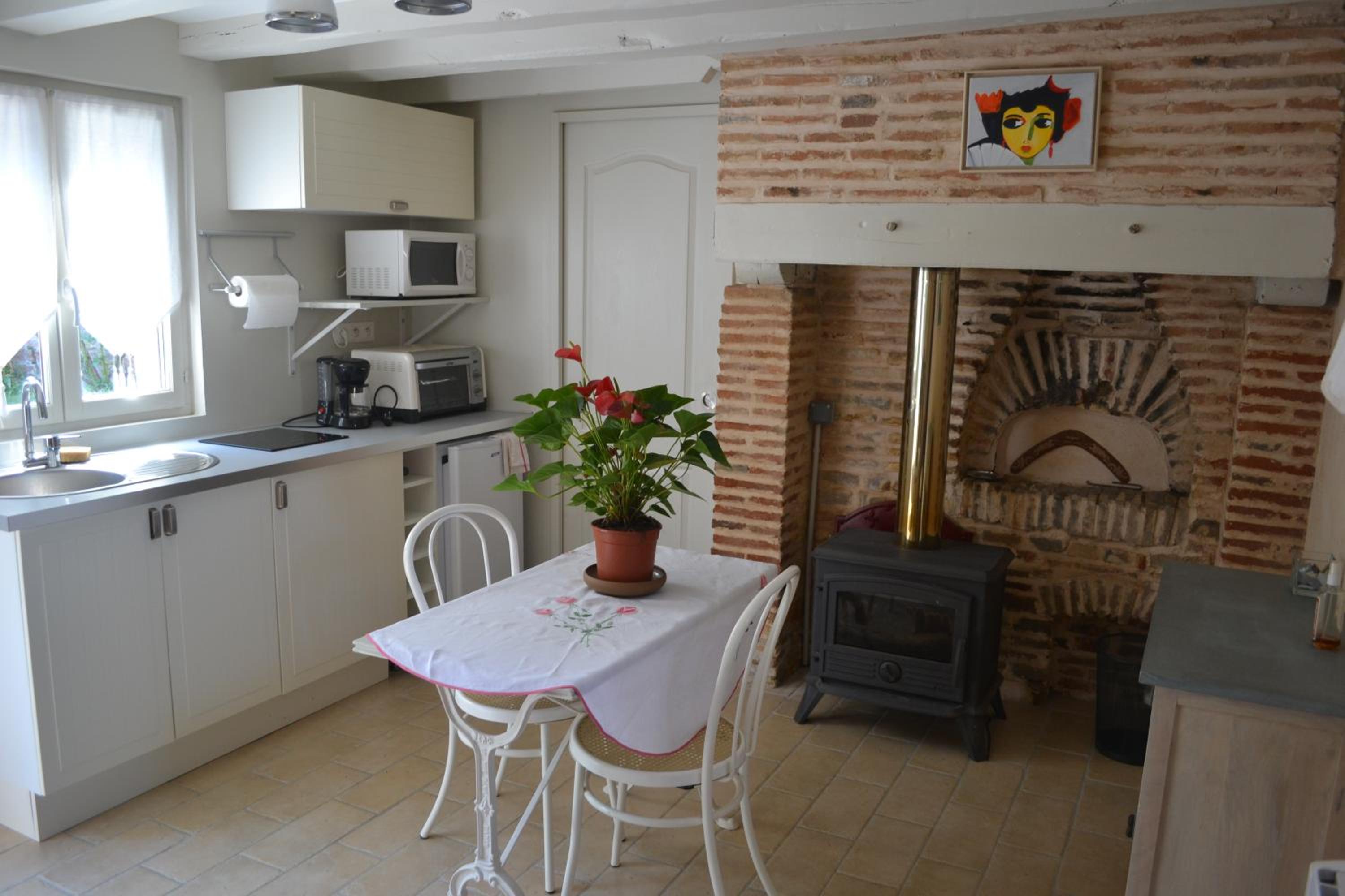 Double Room with Private Bathroom - Photo 7