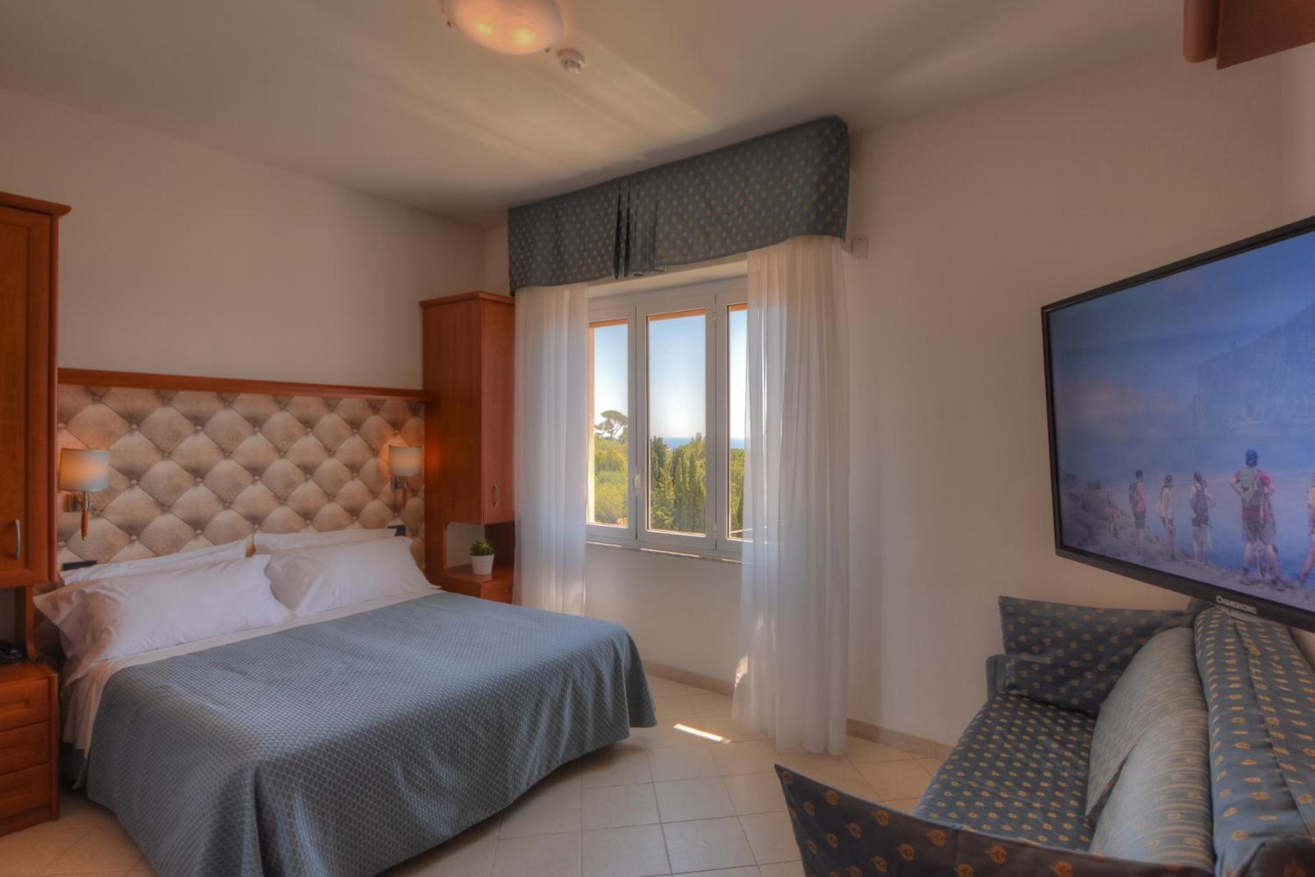 Quadruple Room - Photo 1