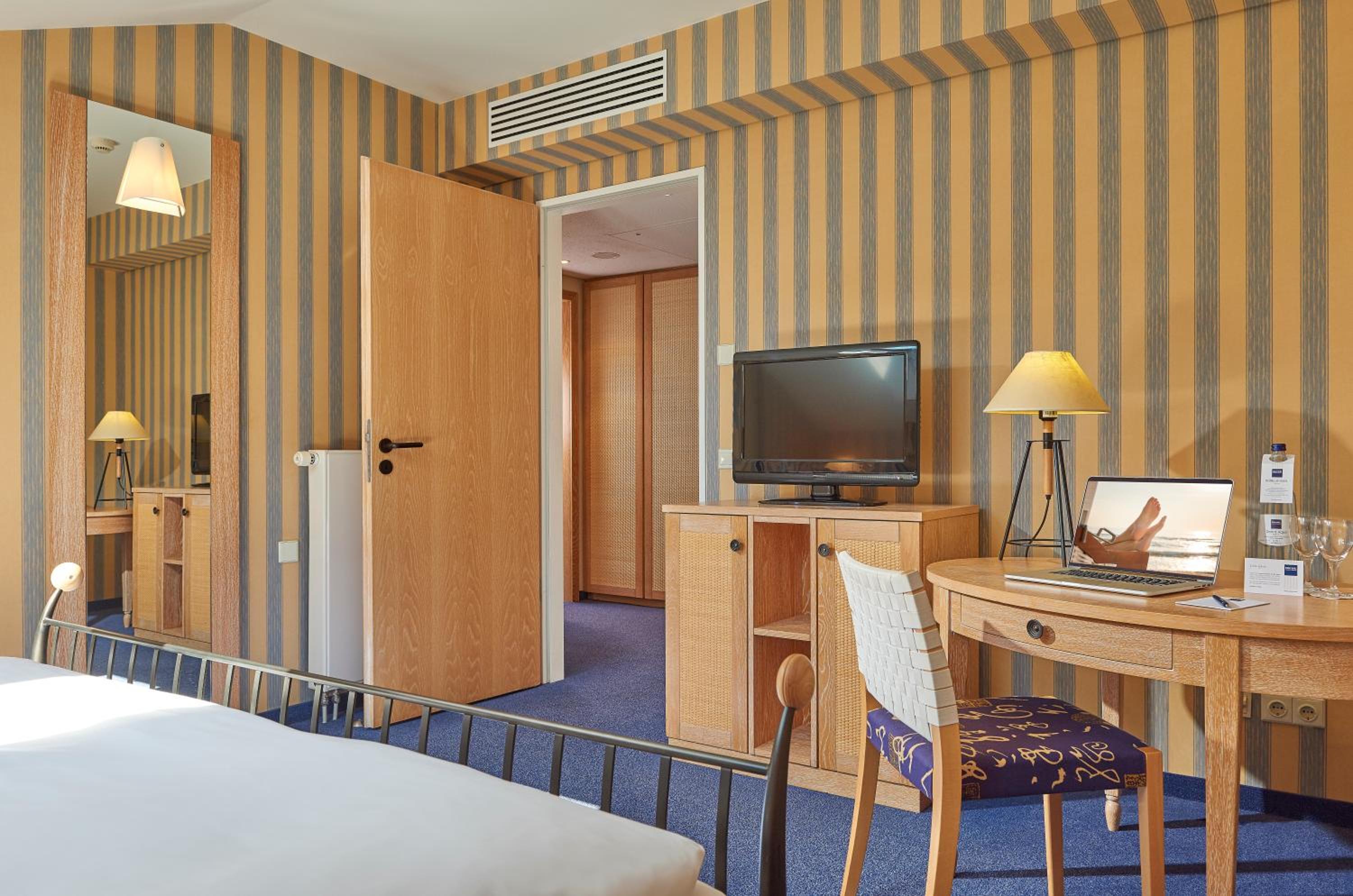 Comfort Suite with Sea Side - Photo 1