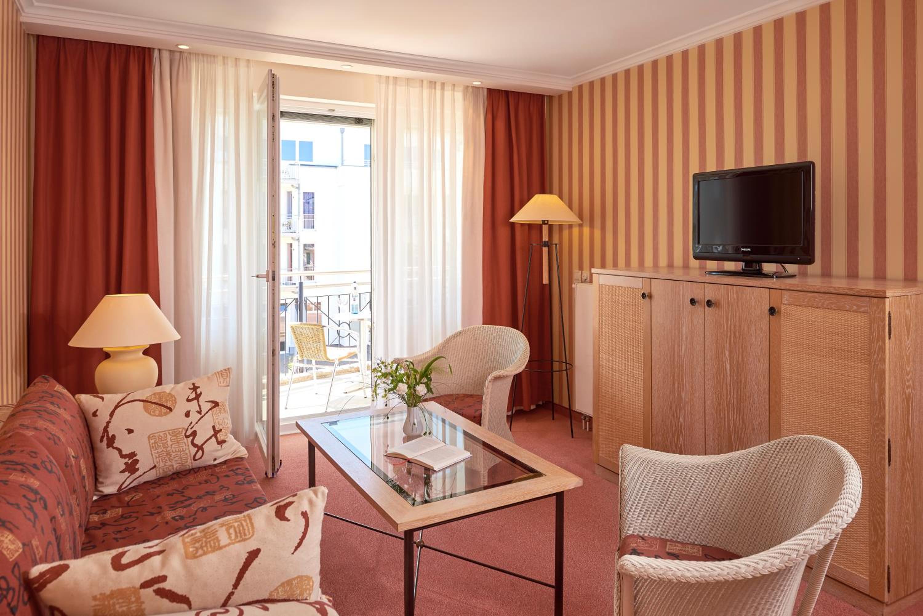 Comfort Suite - Land Side photo 1
