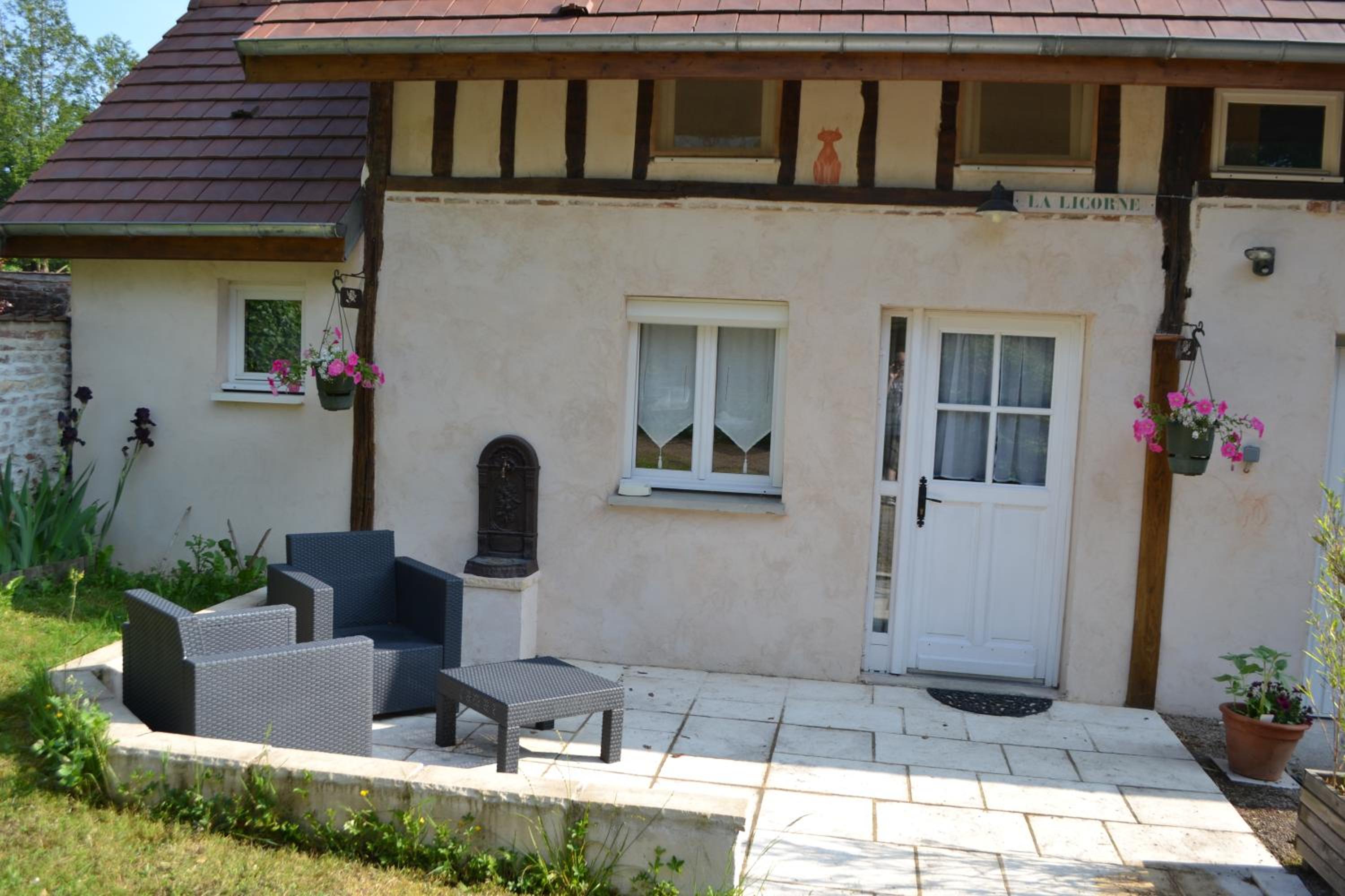 Double Room with Private Bathroom - Photo 6