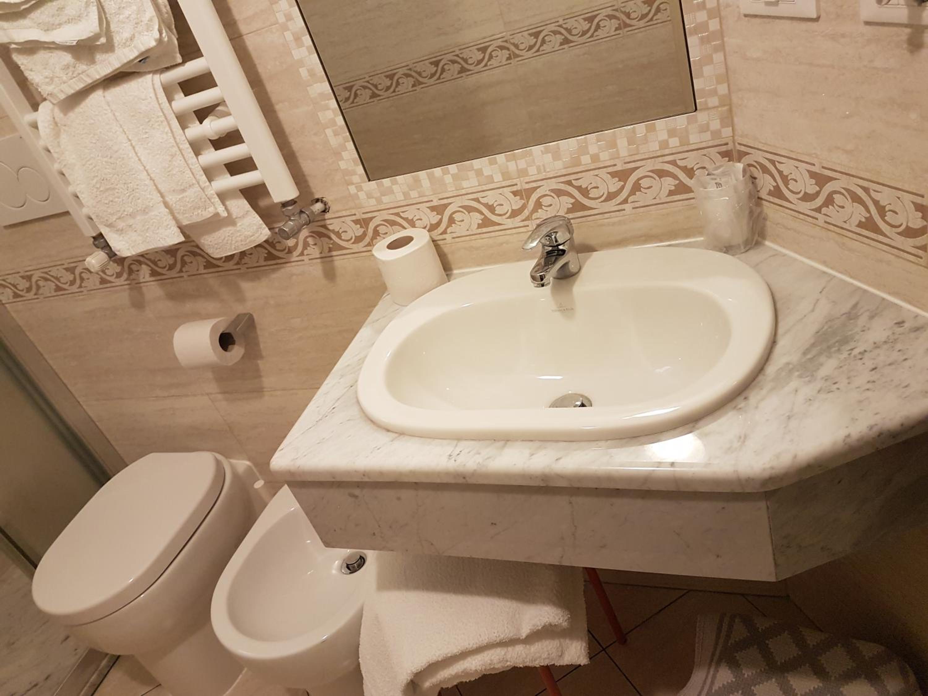 Double Room - Photo 4