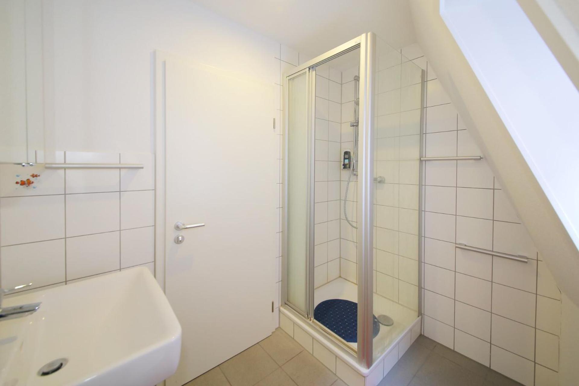 Single Room with Shared Bathroom photo 2