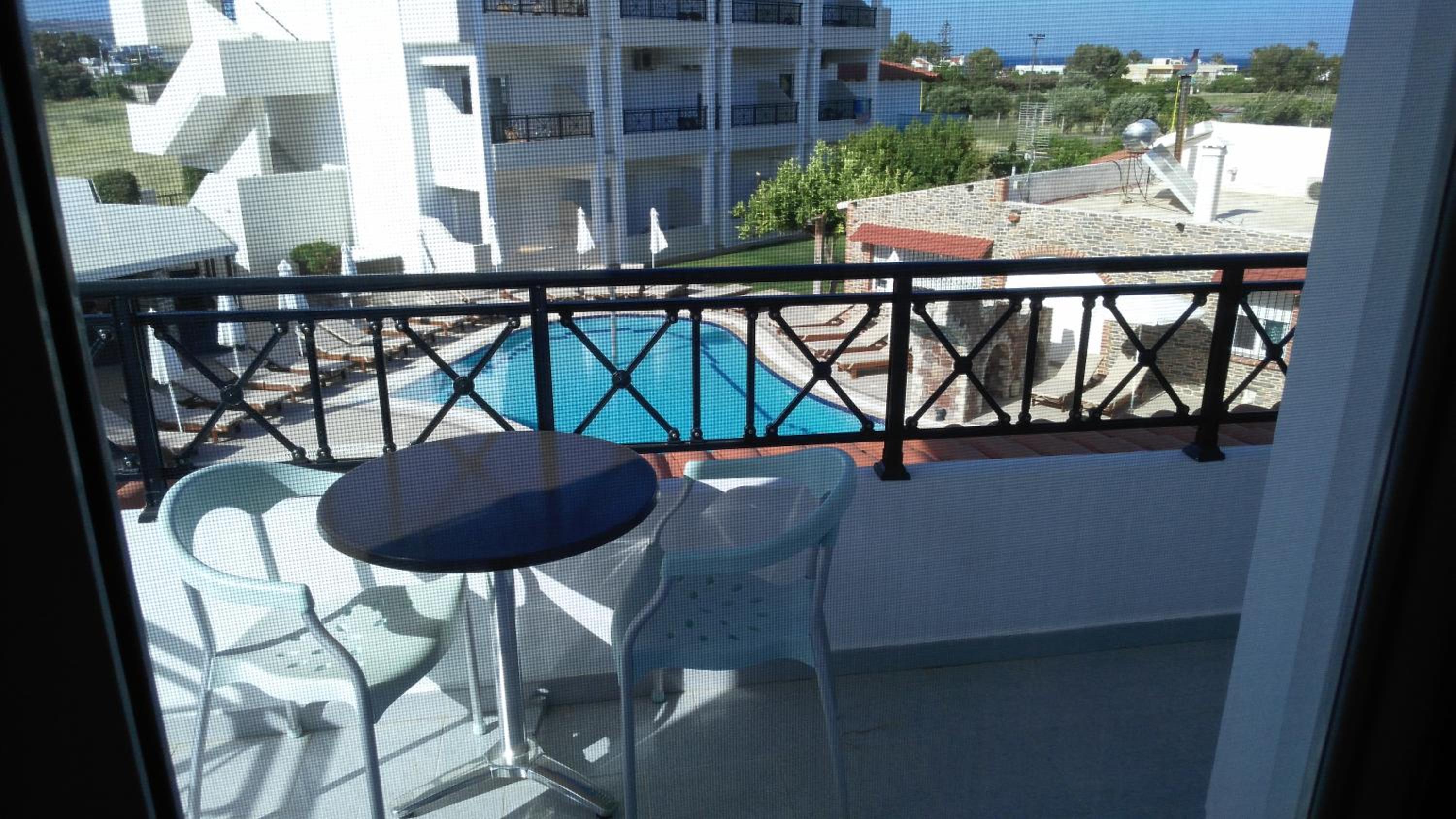 Superior Double or Twin Room with Pool View photo 2