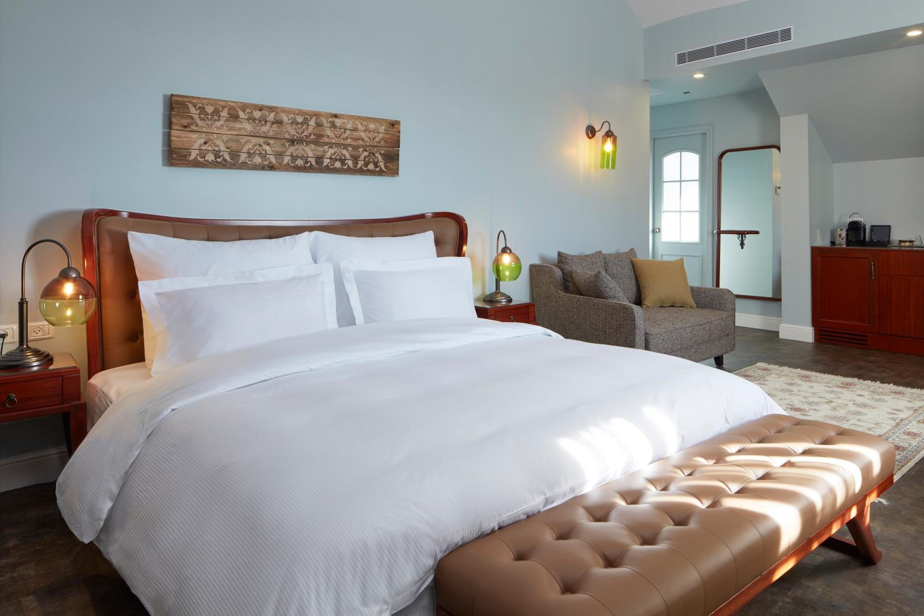 Grand Deluxe King Room