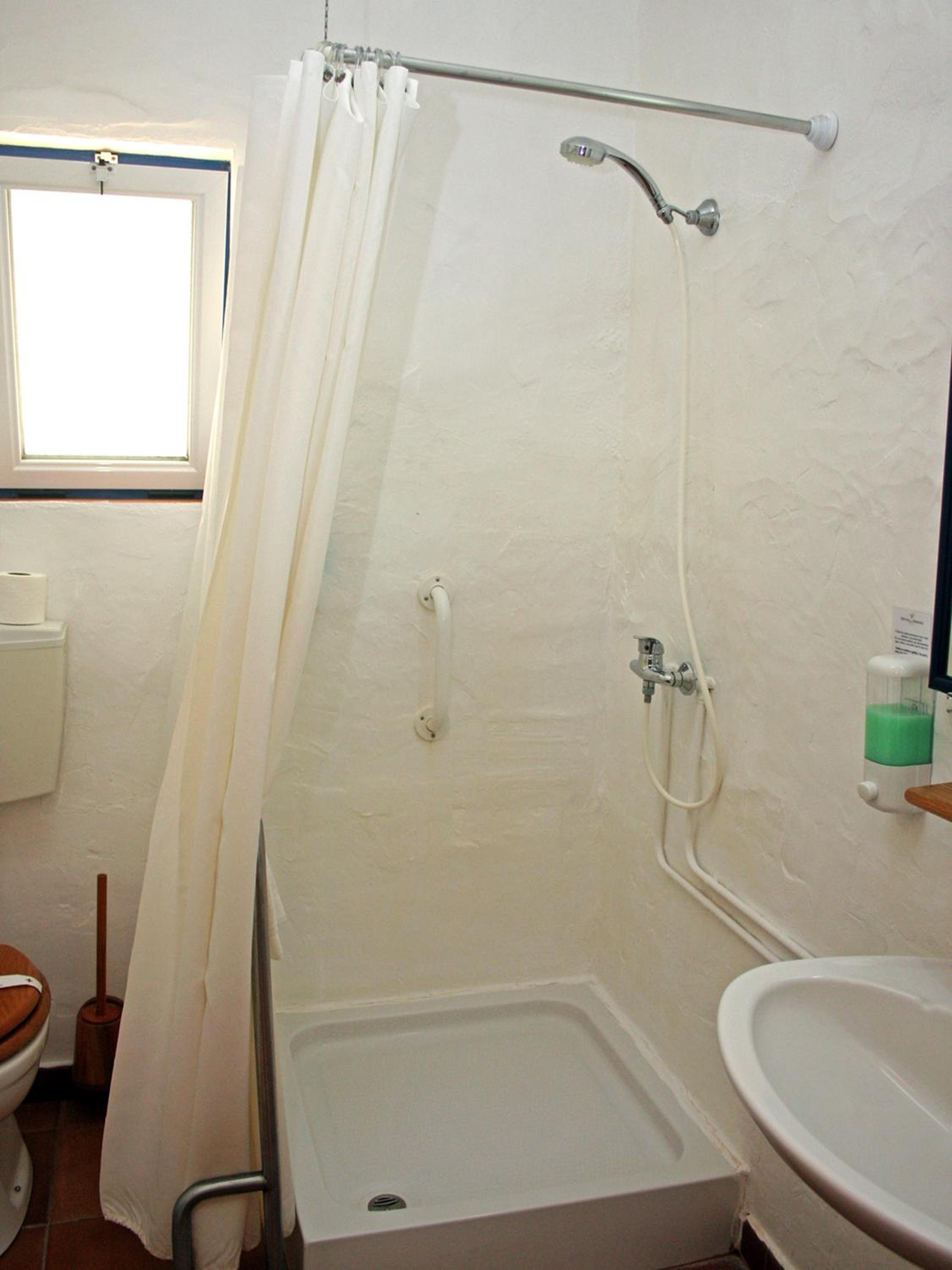 King Room - Disability Access photo 3
