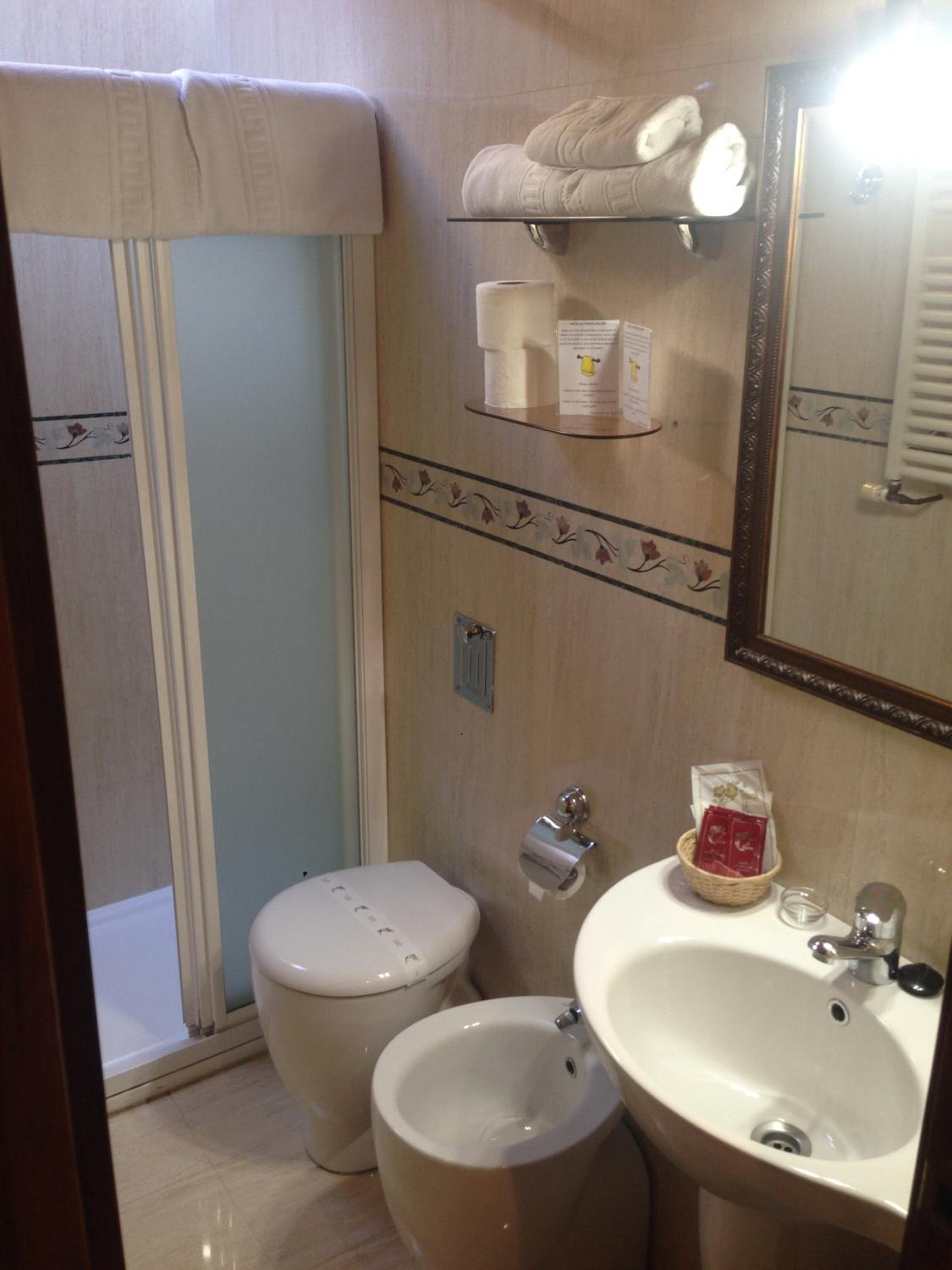 Double Room - Photo 5
