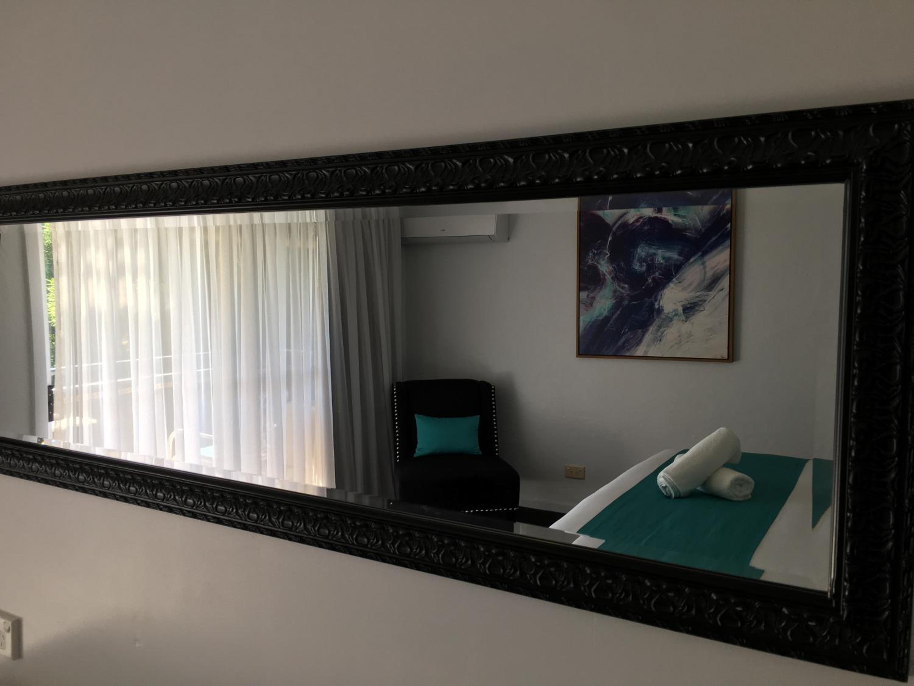 One-Bedroom Suite with Water View - Photo 7