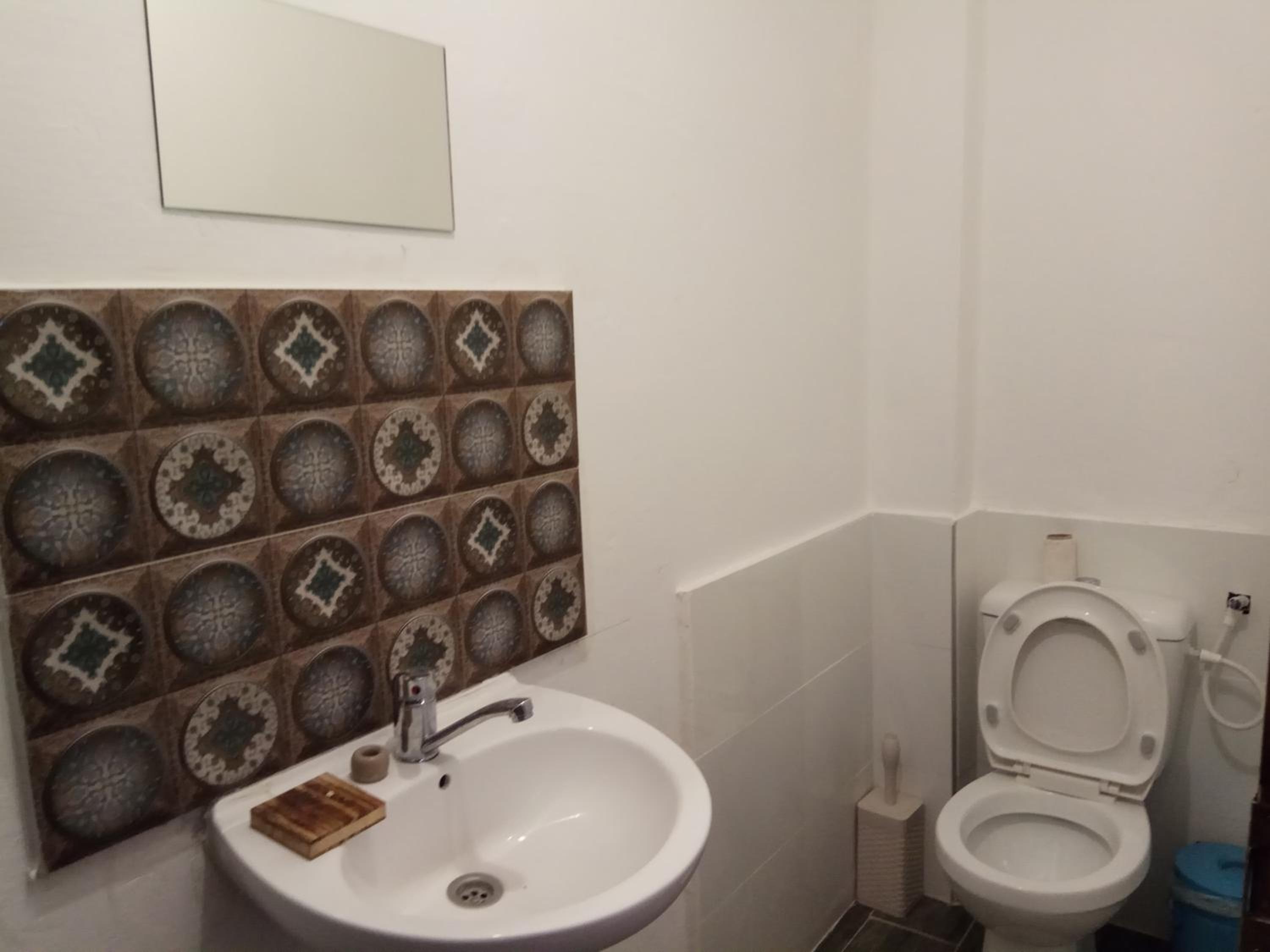Family Room with Private Bathroom - Photo 4