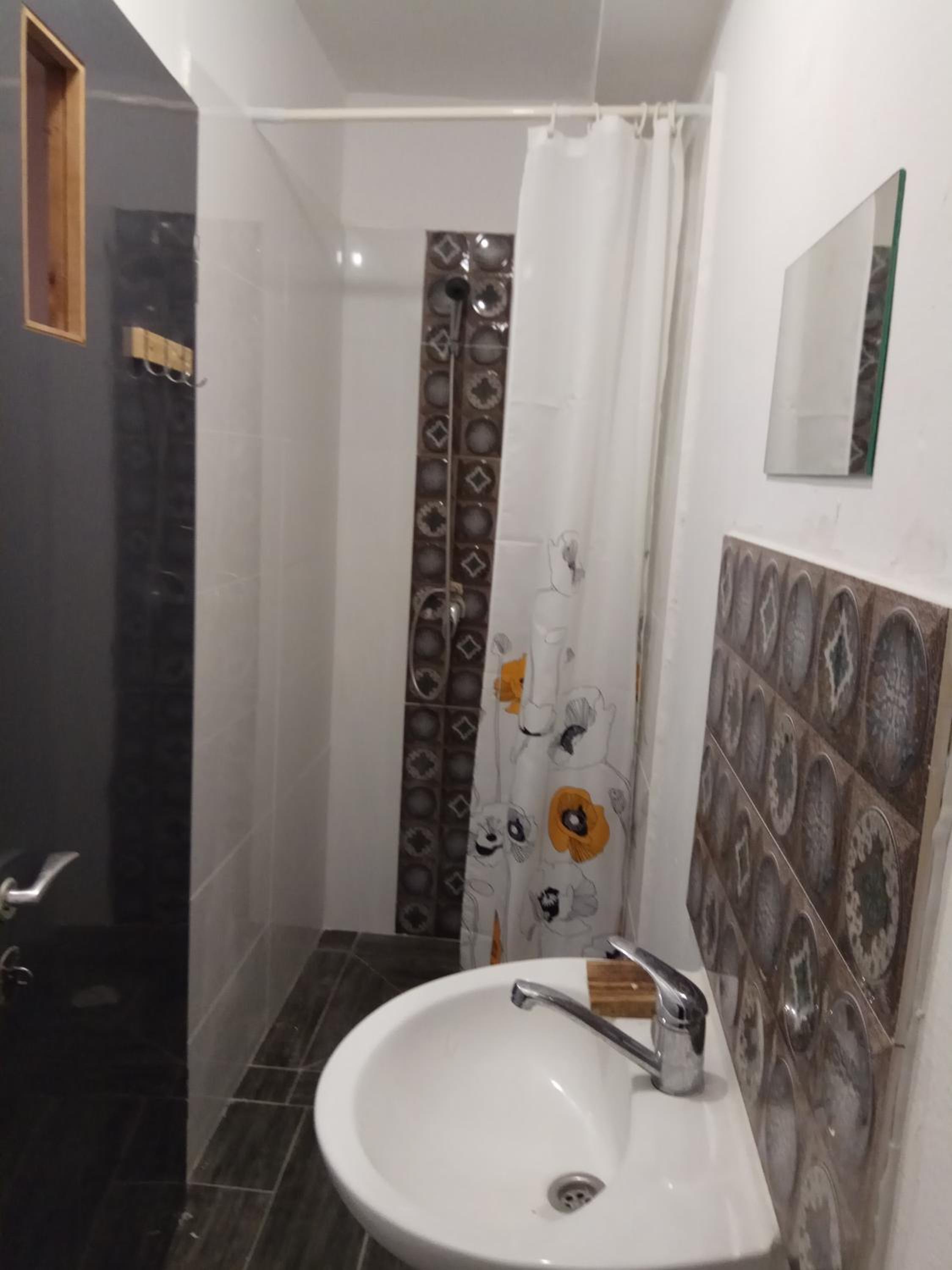 Family Room with Private Bathroom - Photo 2