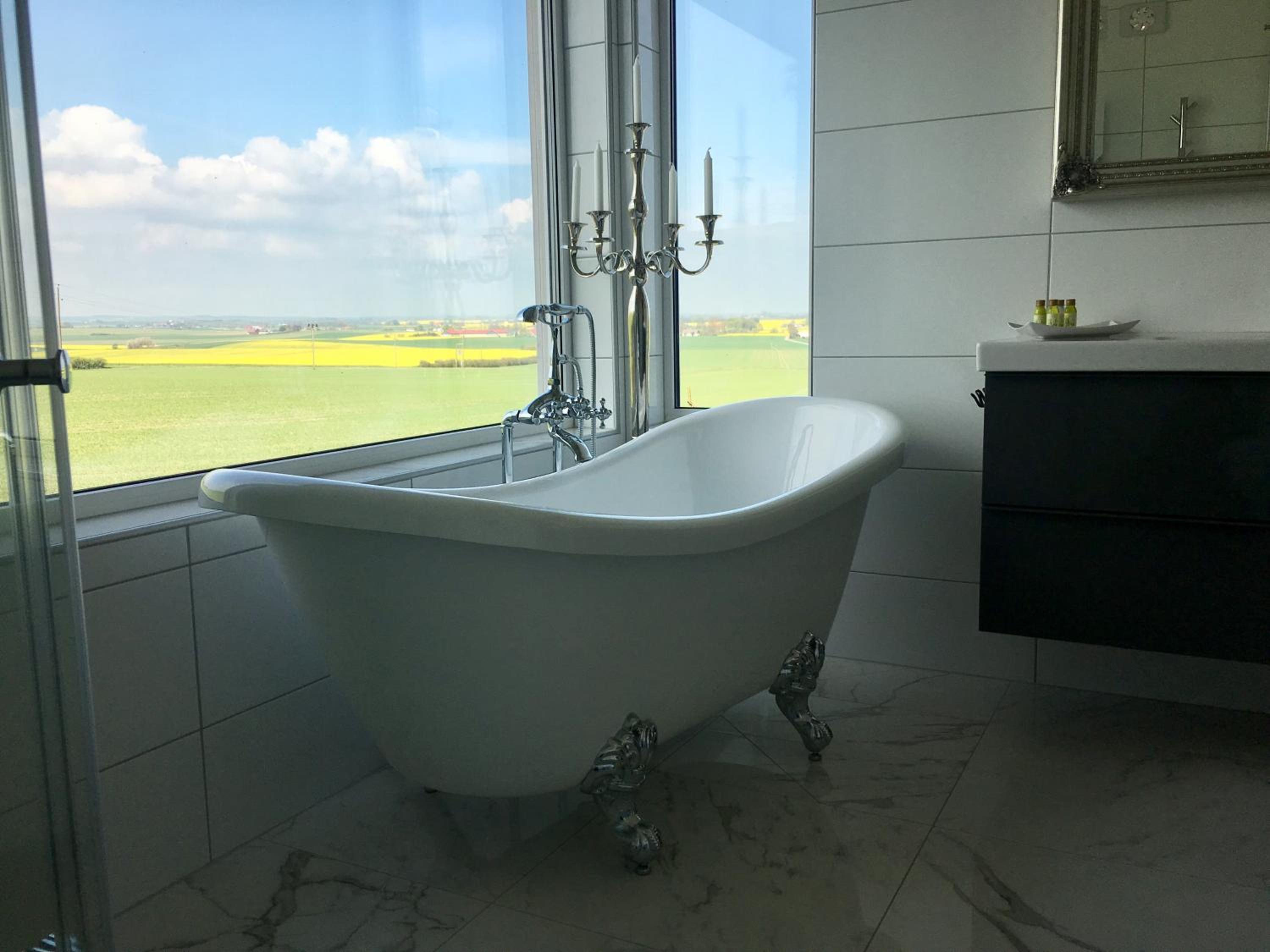 Deluxe Double Room with Bath - Photo 12
