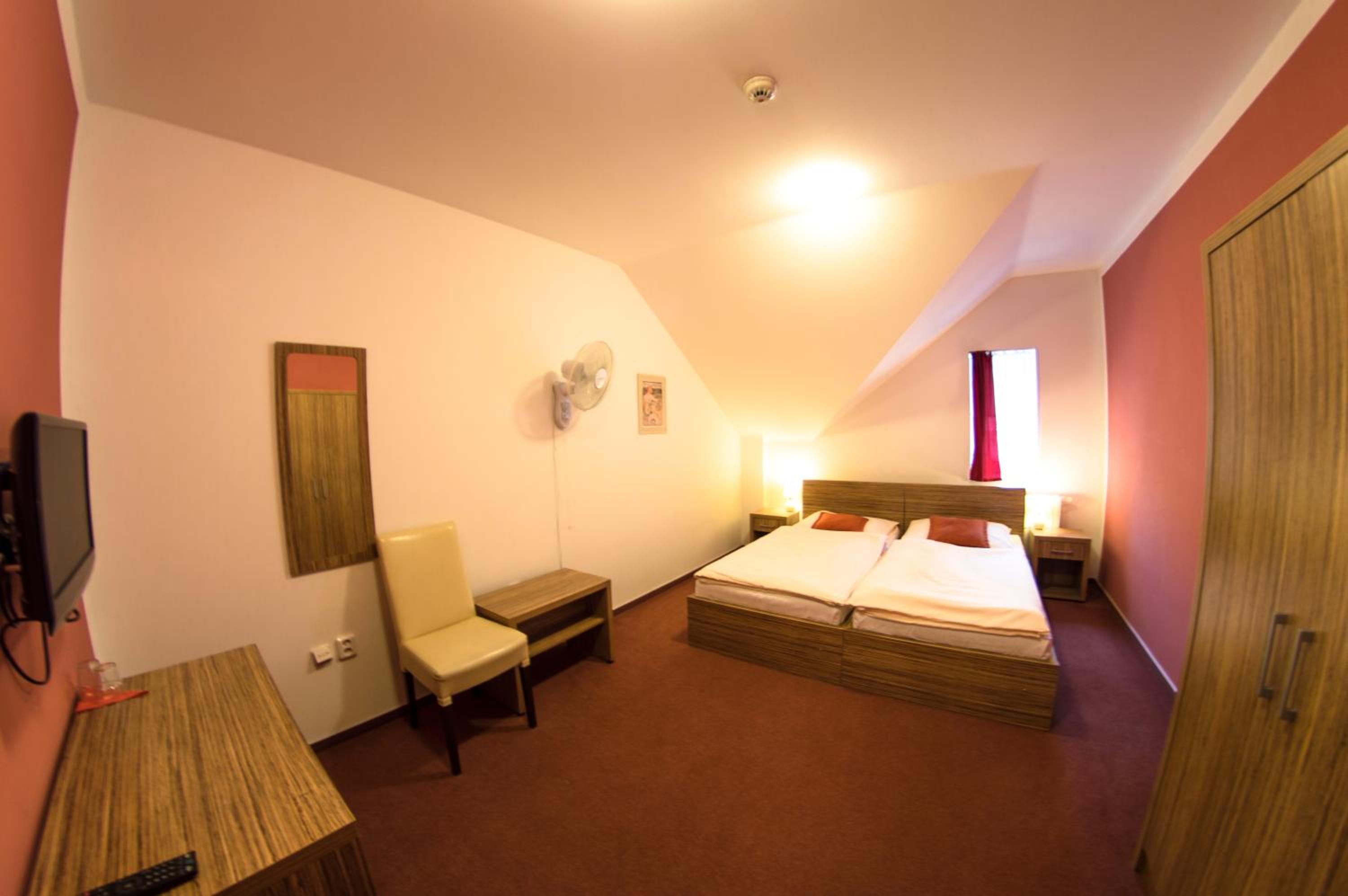 Double Room - Photo 4